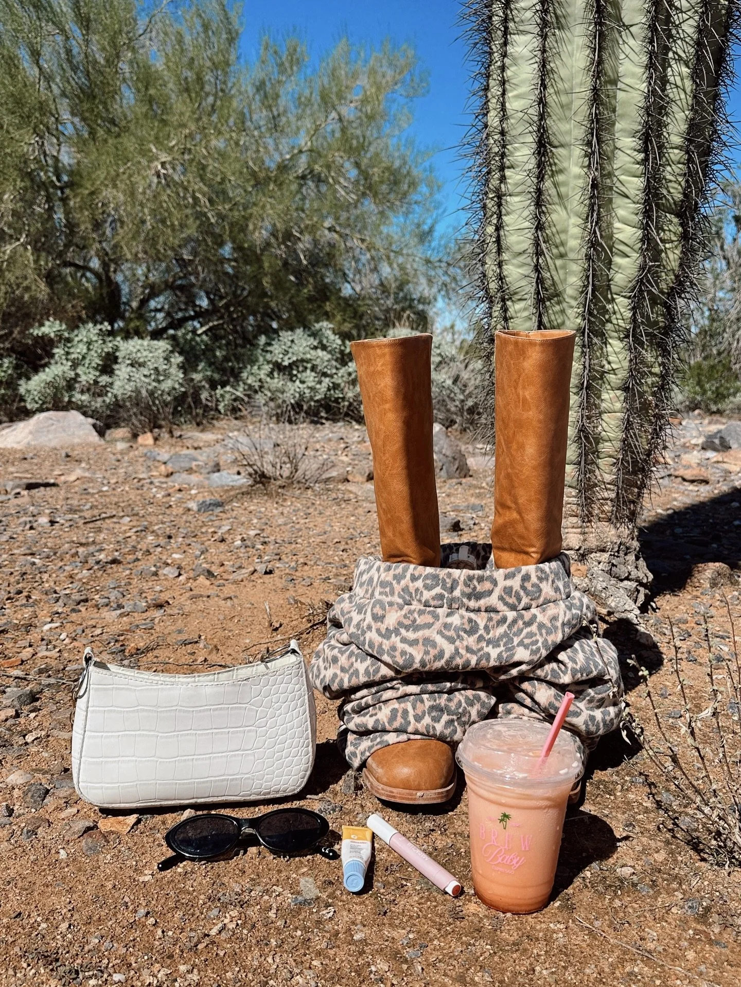 Firefighter method in case the girls wanna get a drink and take cute pics💗🌵✨

#coffeetrailer #scottsdale #coffee #phoenix #firefightermethod #trending #girly #azcoffee #pink #fyp #coffeelover #arizona #explorepage #explore