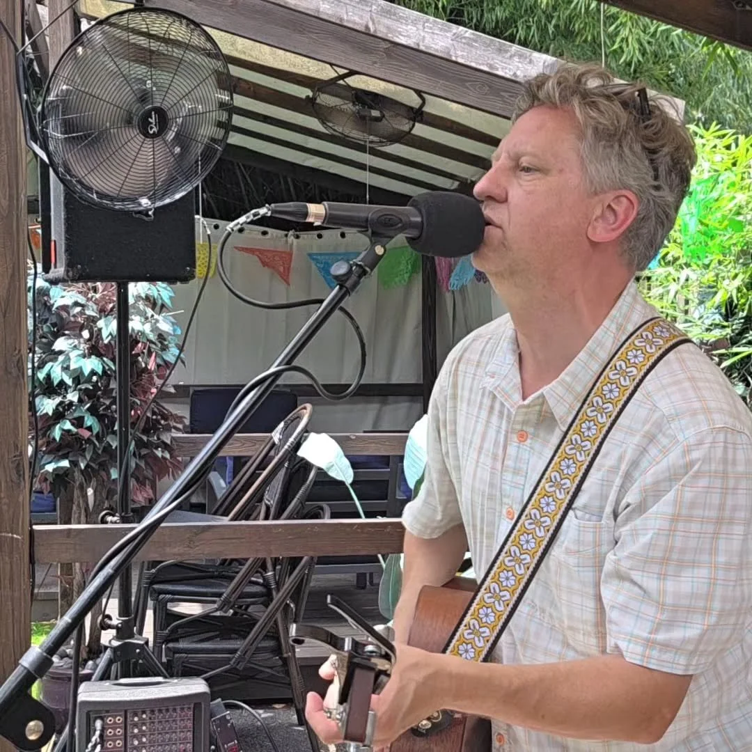 BIG FAN helped us thru today's #songwritersessions at @hifitexmexbbq w special guest David Kitchen. See you in 2 weeks (July 26) w/ our next guest songwriter, Audrey White.

#delrayva #livemusic #alexandriava @visitdelray @delraycitizens