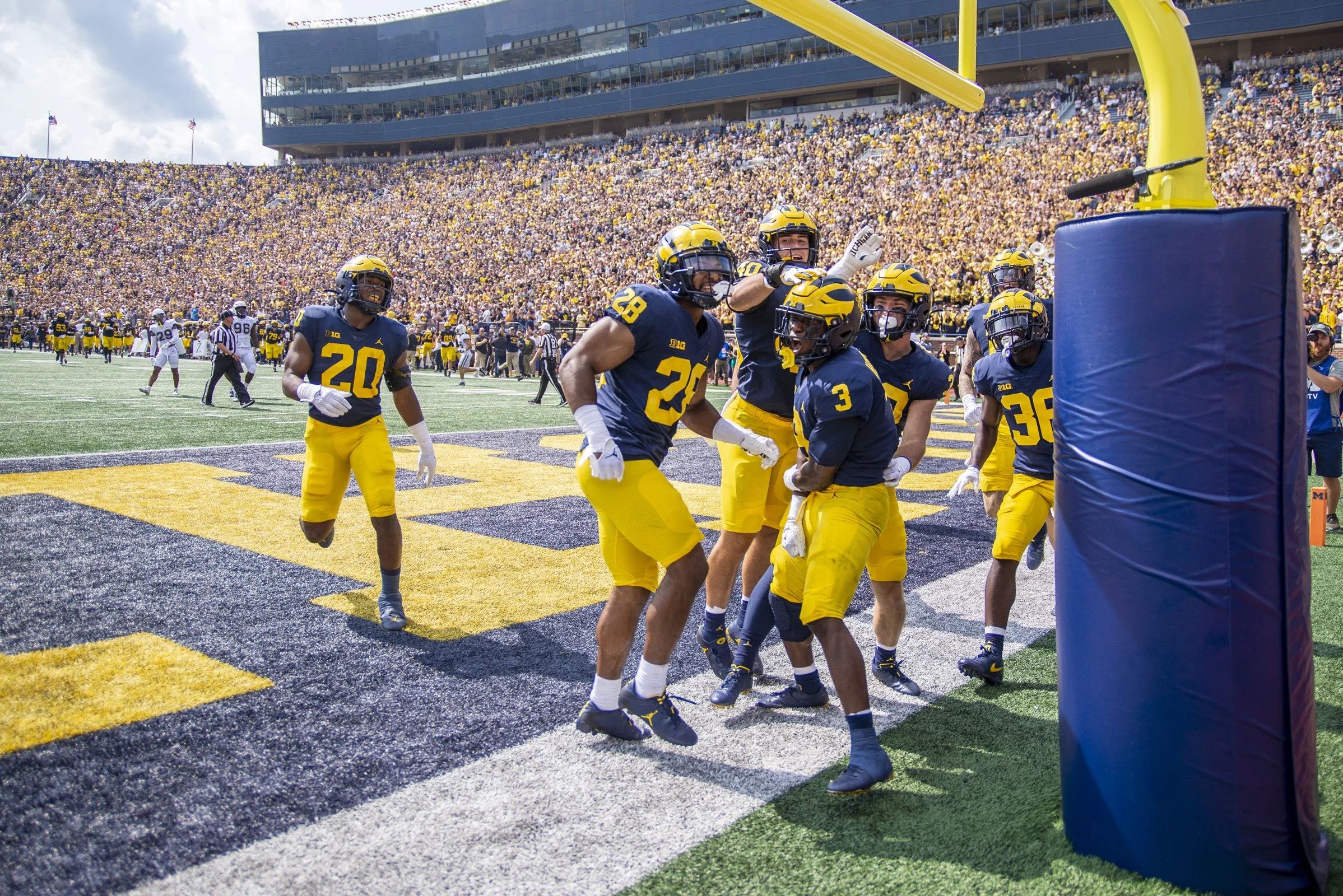 2022 FB_UM vs UCONN068.jpg