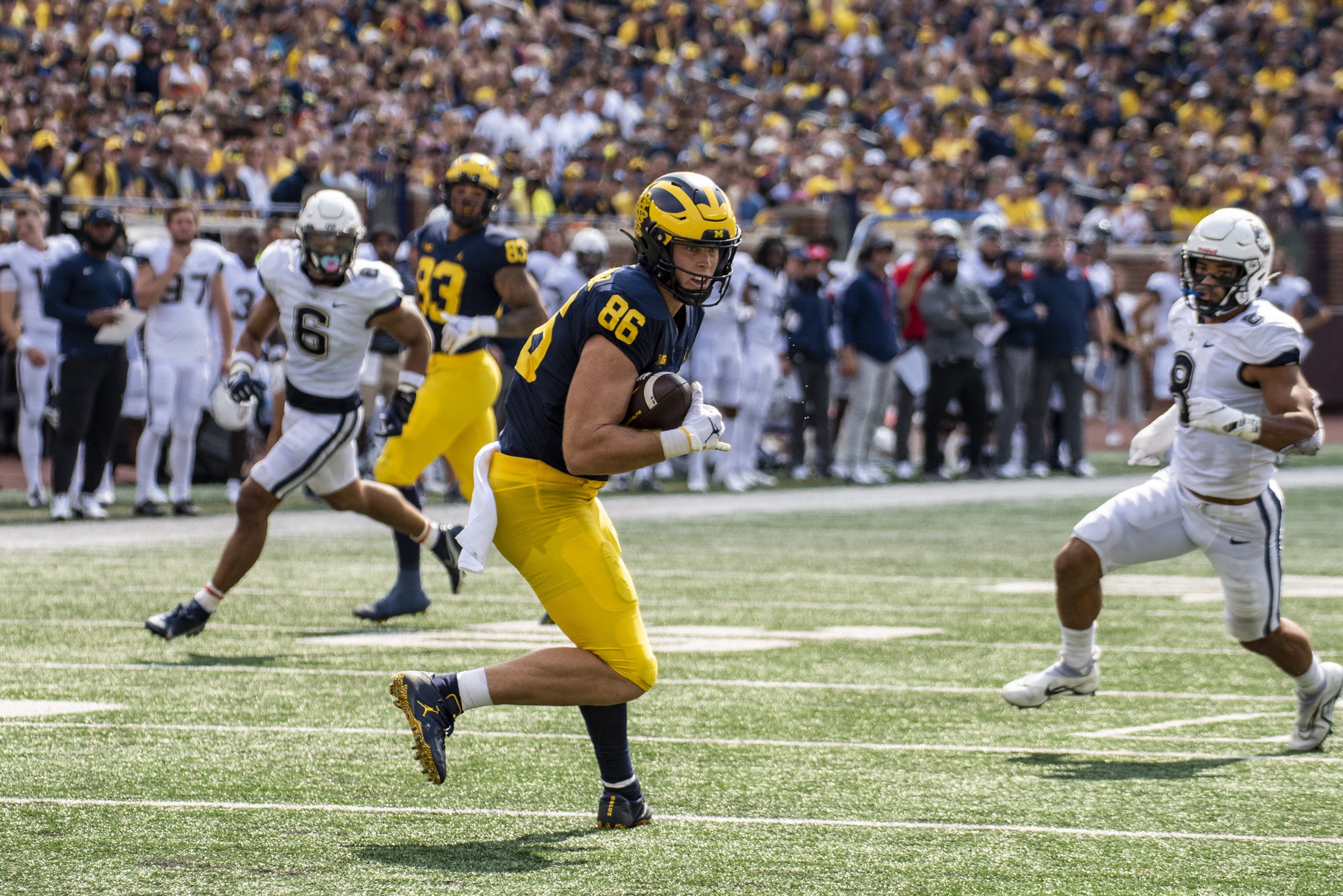 2022 FB_UM vs UCONN061.jpg