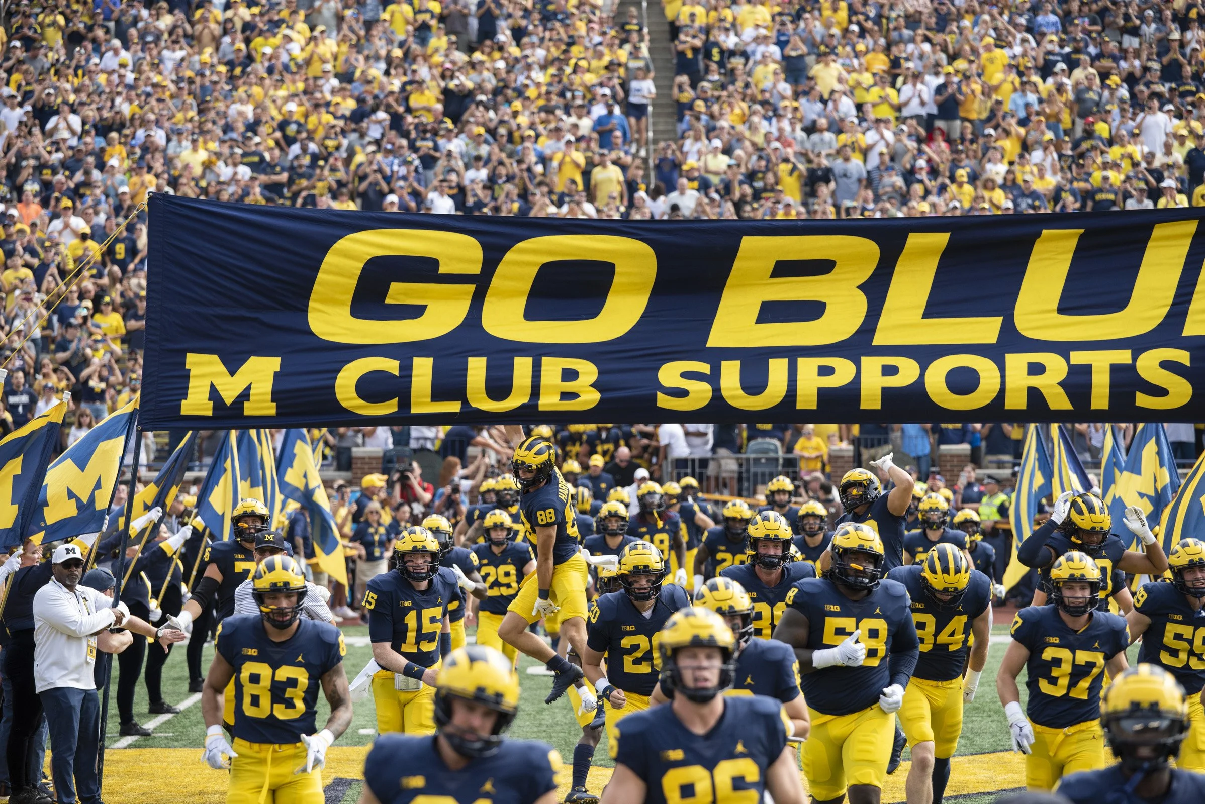 2022 FB_UM vs UCONN010.jpg