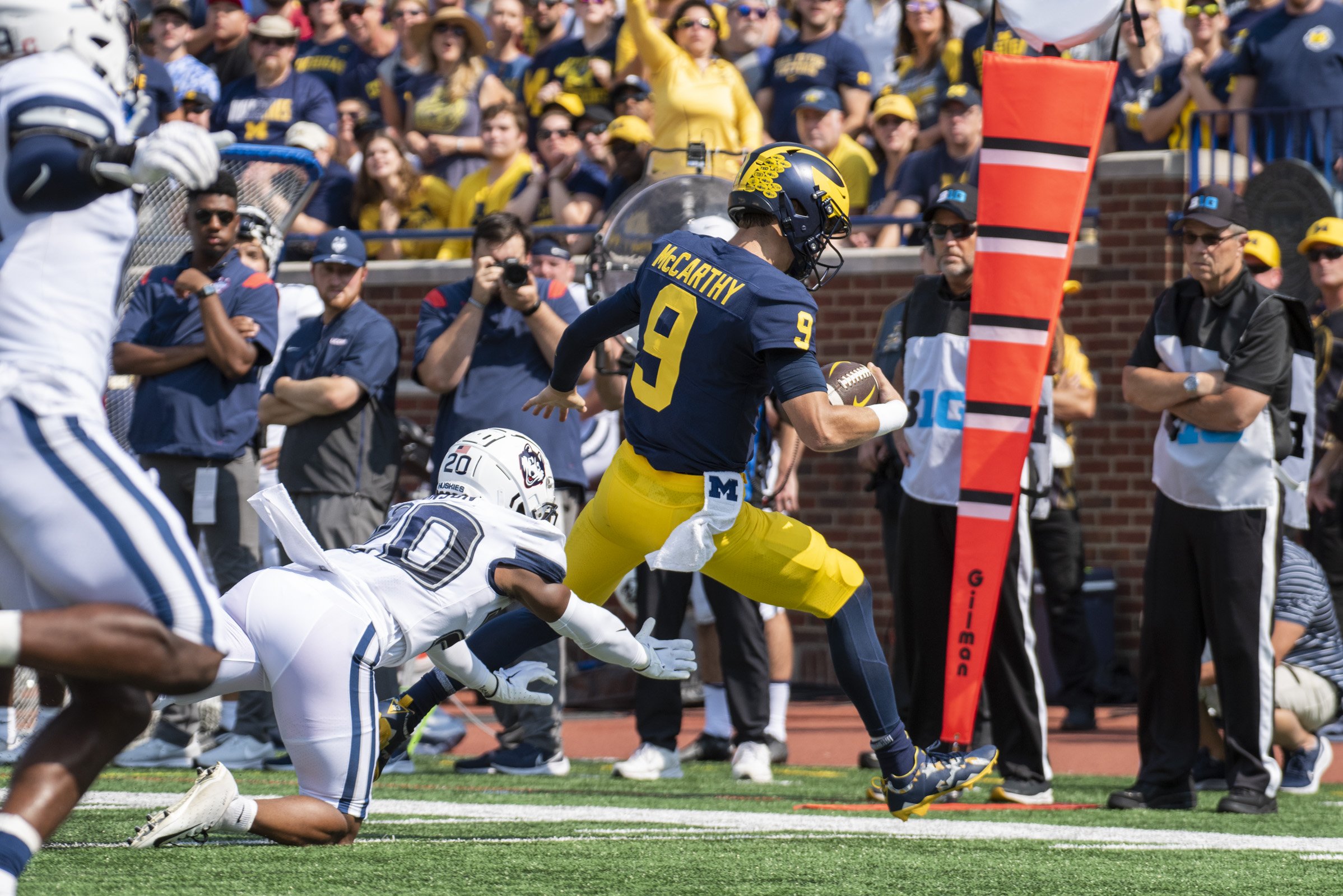 2022 FB_UM vs UCONN029.jpg