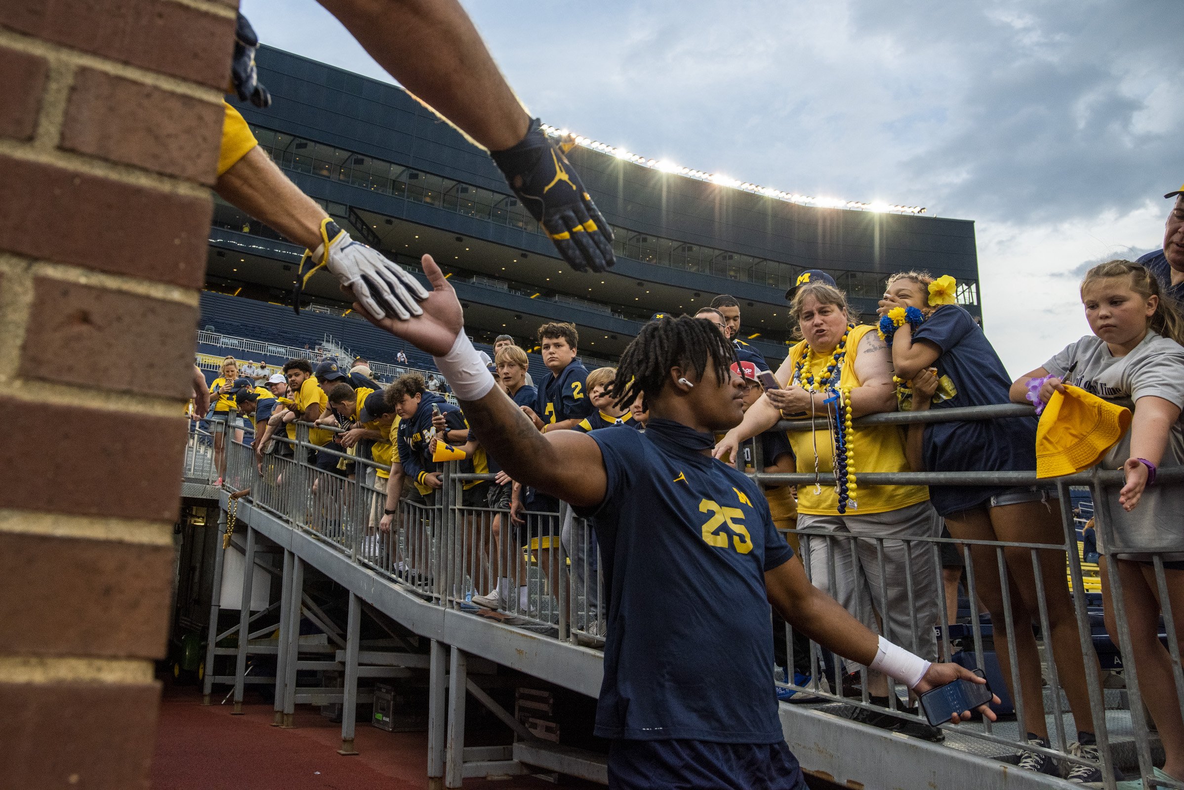 2022 FB_UM vs Hawaii0010.jpg