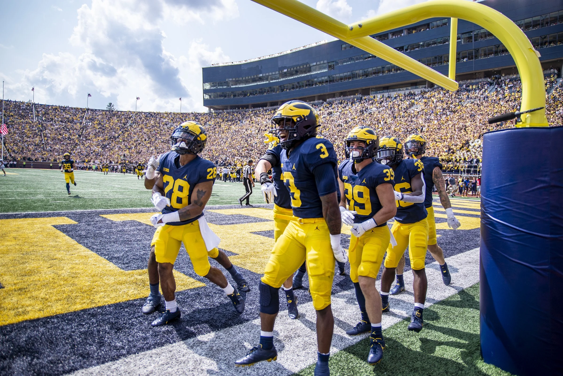 2022 FB_UM vs UCONN070.jpg