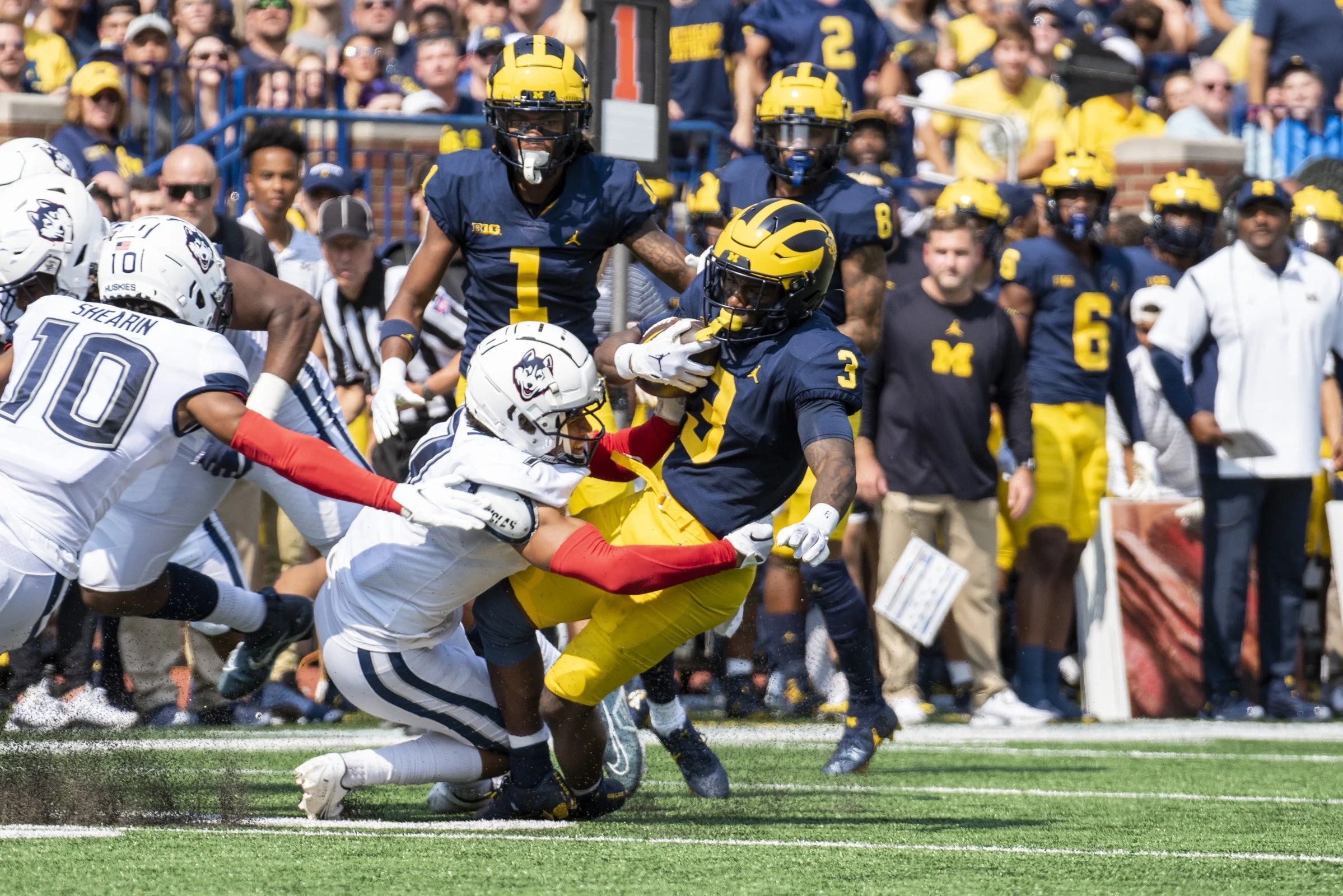 2022 FB_UM vs UCONN040.jpg