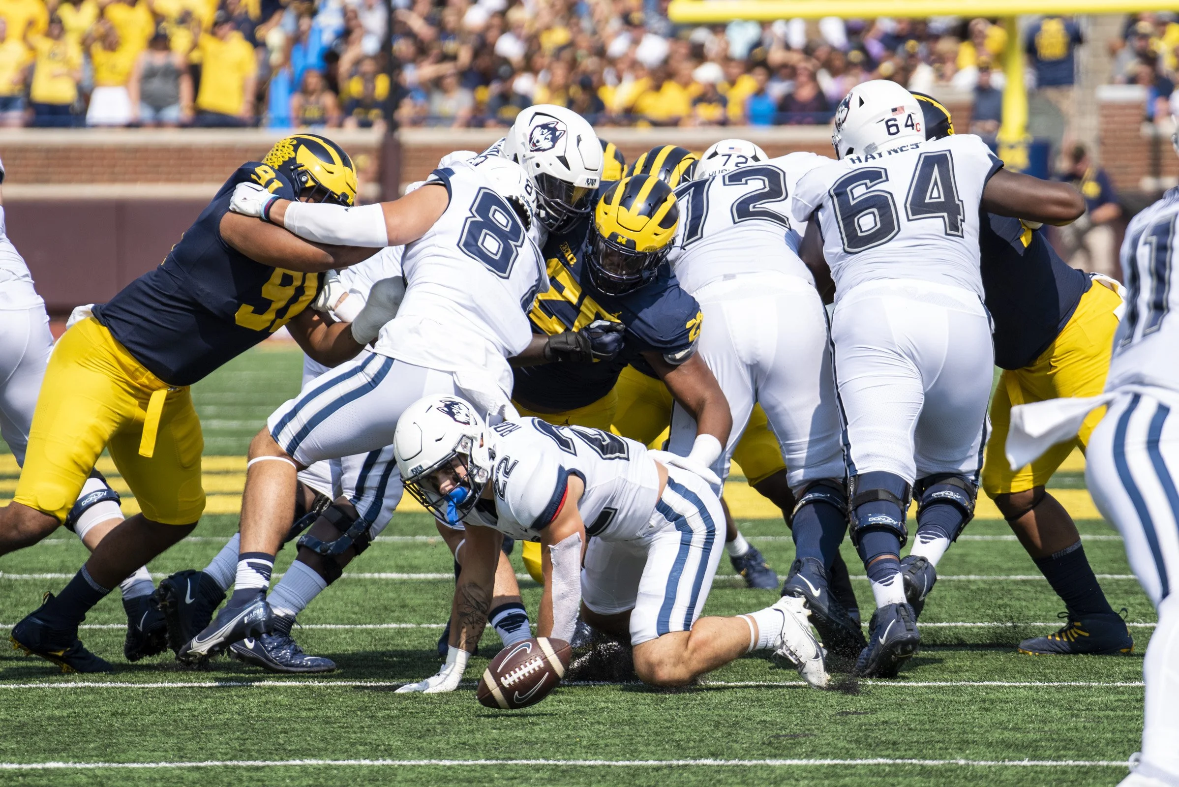 2022 FB_UM vs UCONN036.jpg