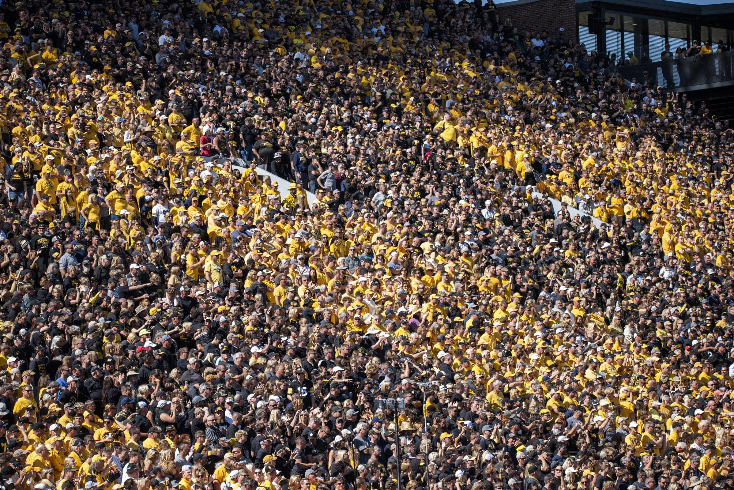 2022 FB_UM vs Iowa072.jpg