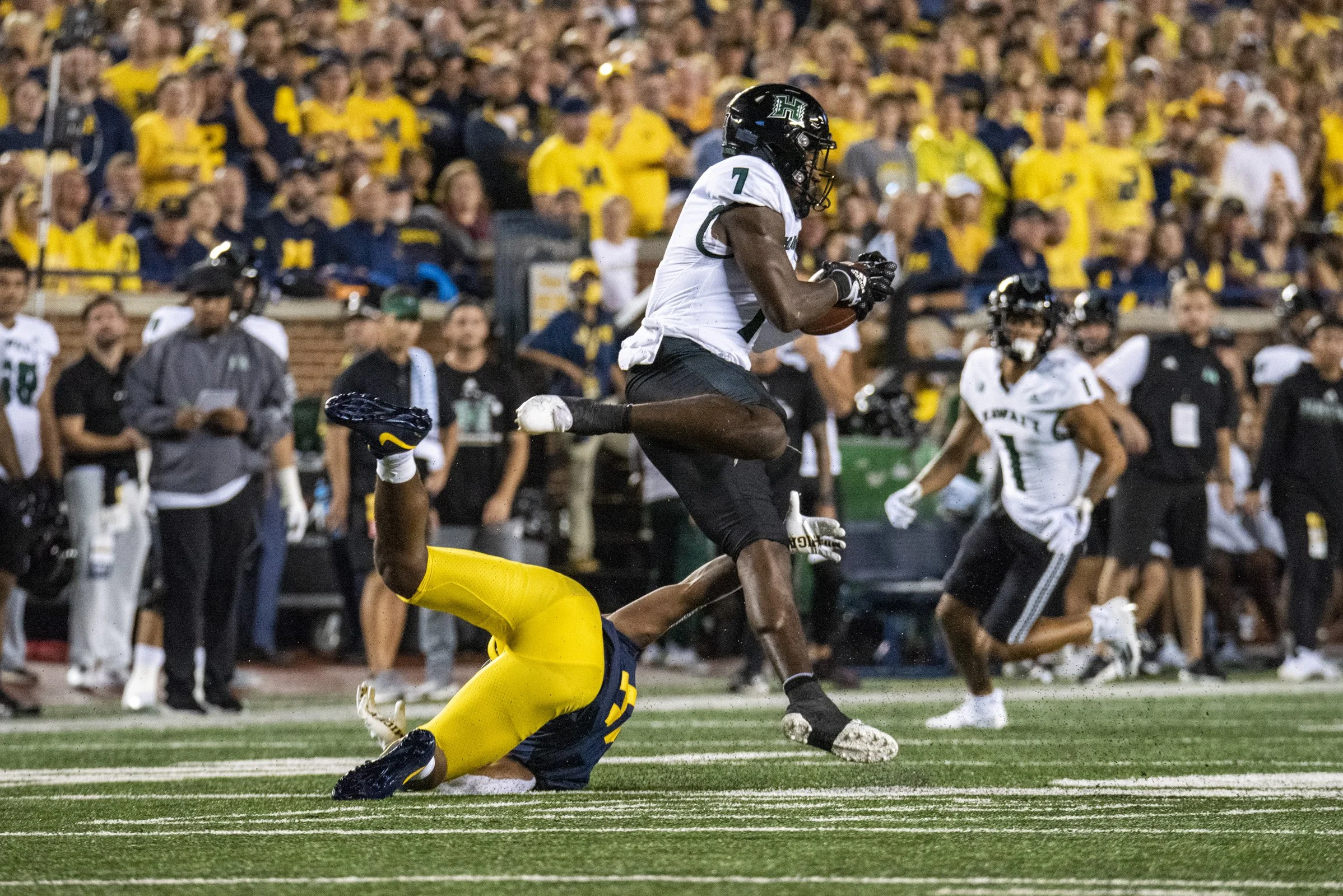 2022 FB_UM vs Hawaii0035.jpg