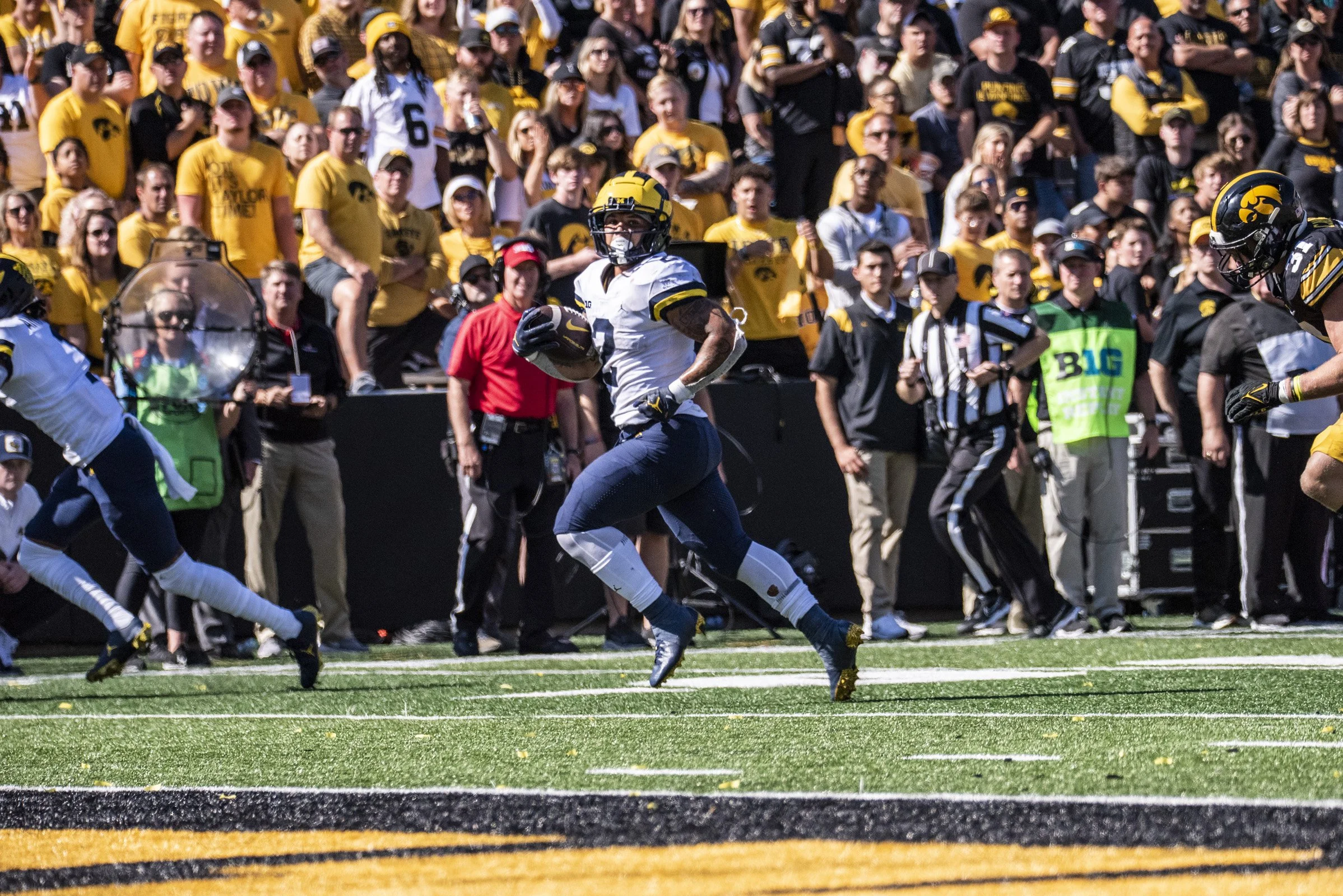 2022 FB_UM vs Iowa083.jpg