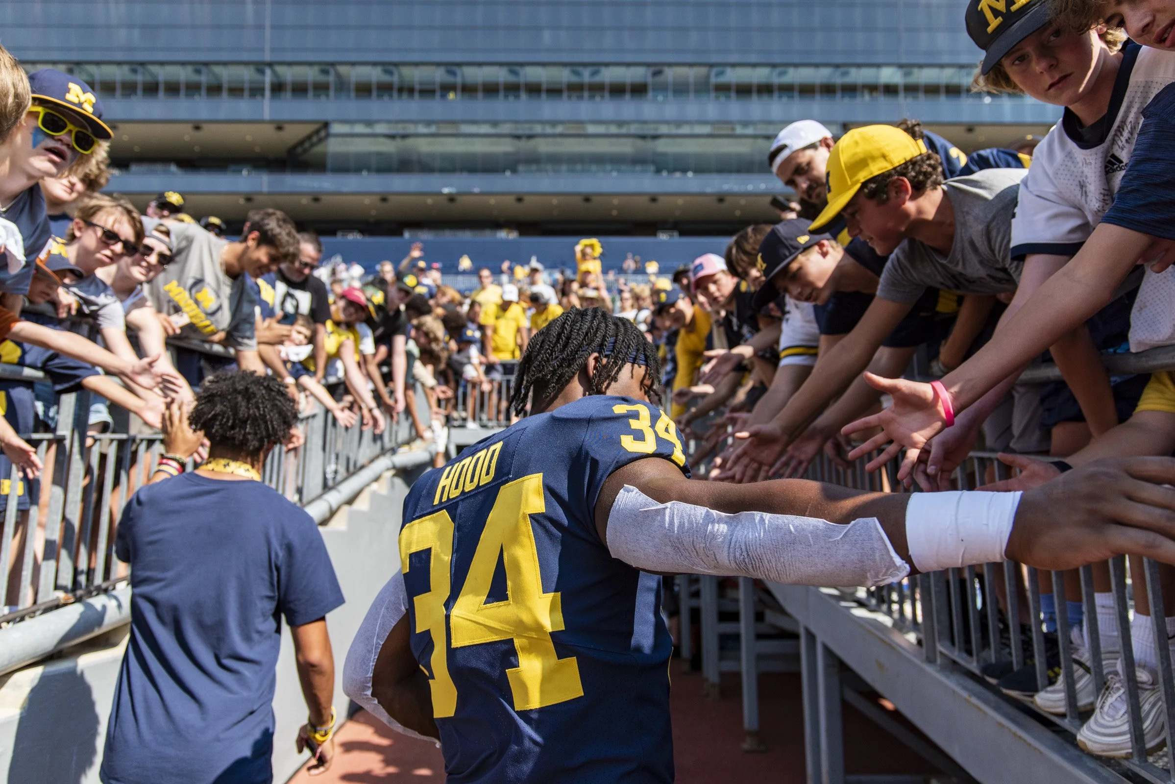 2022 FB_UM vs UCONN107.jpg