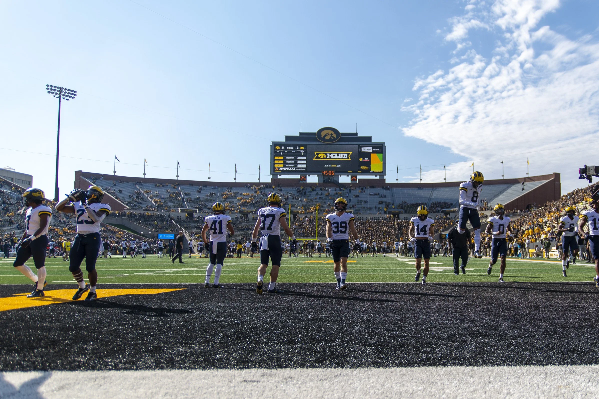 2022 FB_UM vs Iowa010.jpg