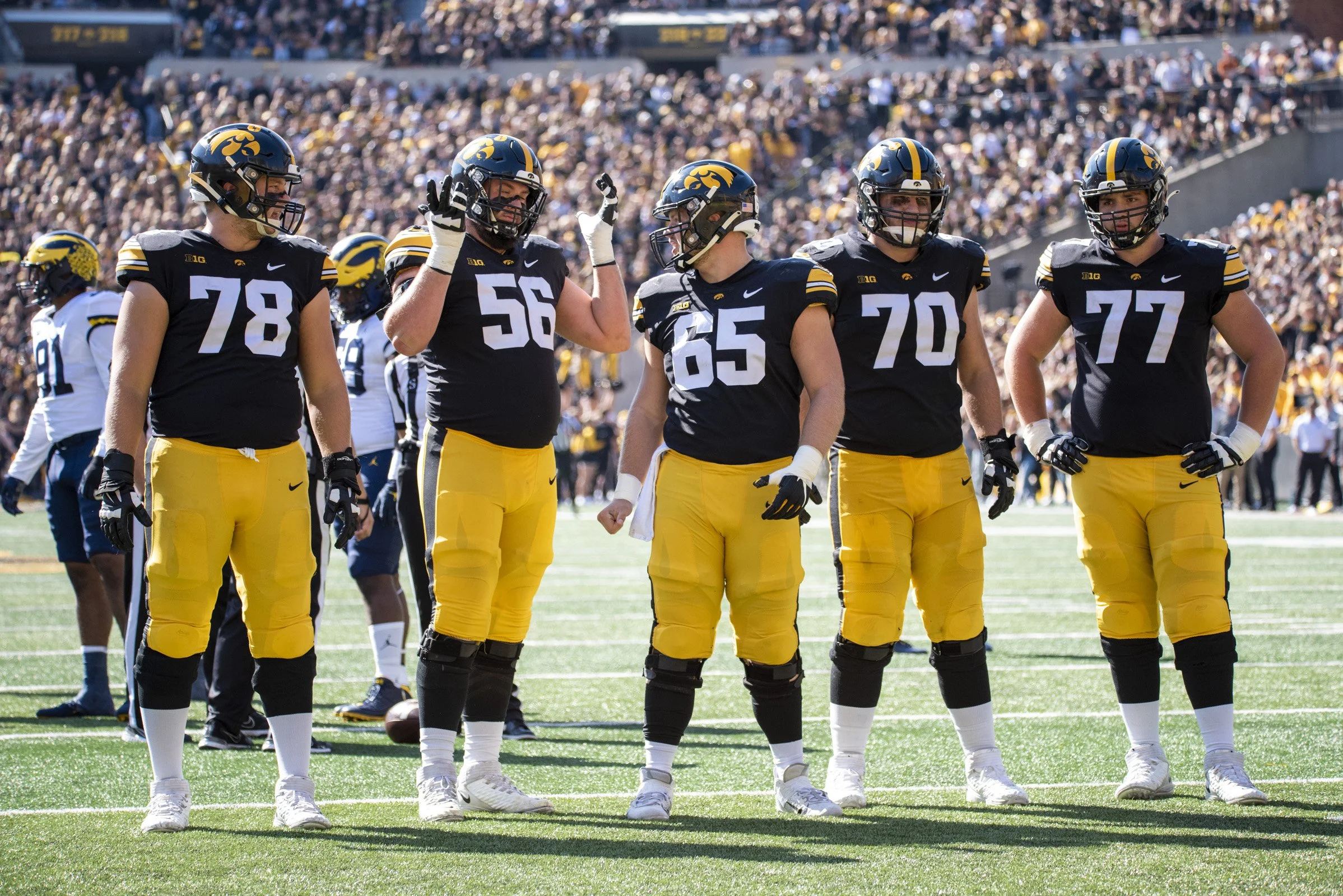 2022 FB_UM vs Iowa027.jpg