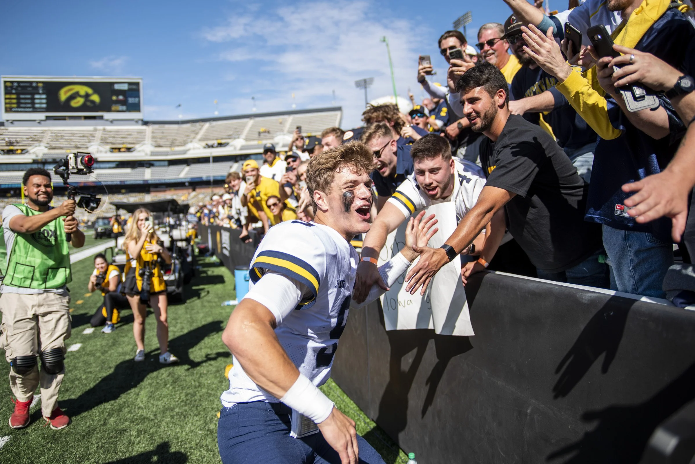 2022 FB_UM vs Iowa095.jpg