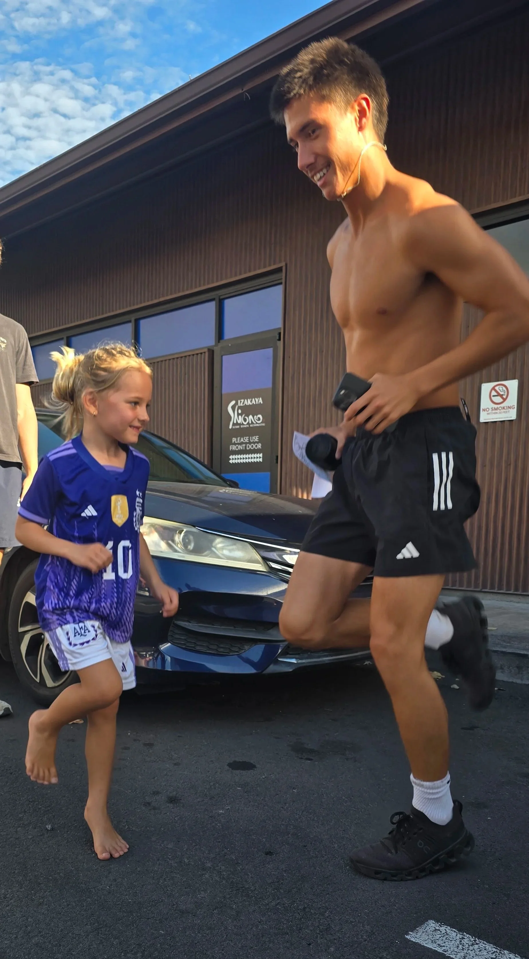 Runner and Reign Chase warming up