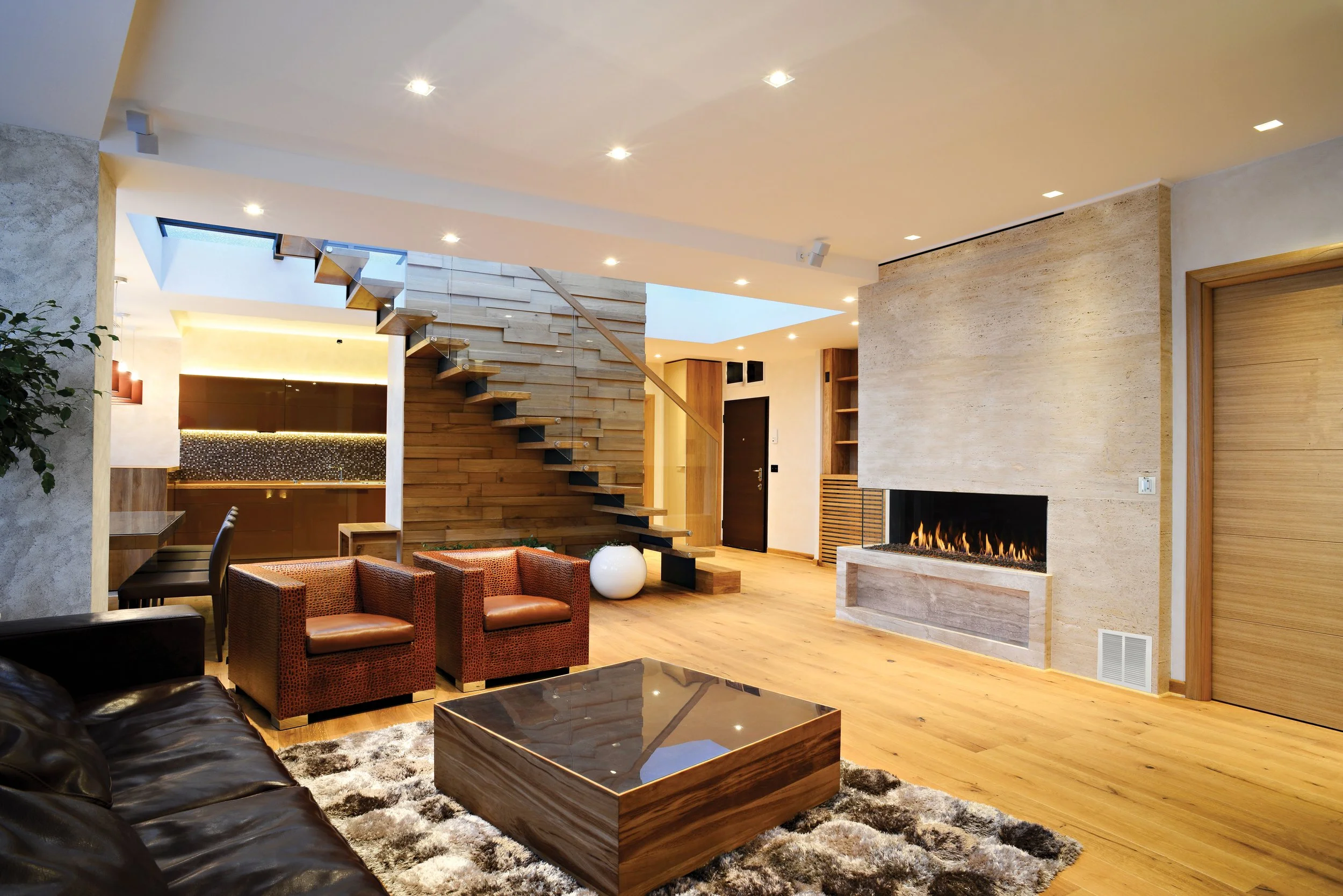 Left corner DaVinci Firenze gas fireplace in modern living space