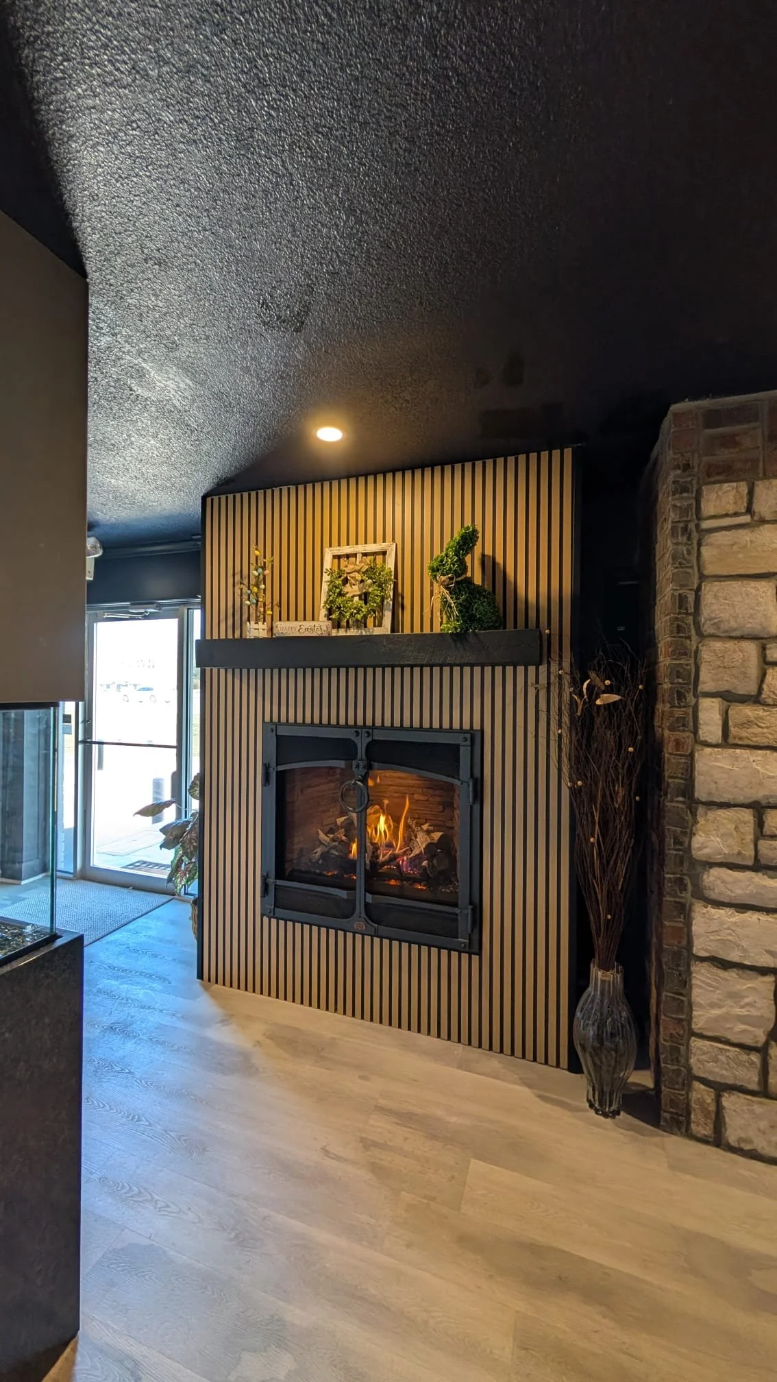 traditional FPX 864 gas fireplace with a mantel above it