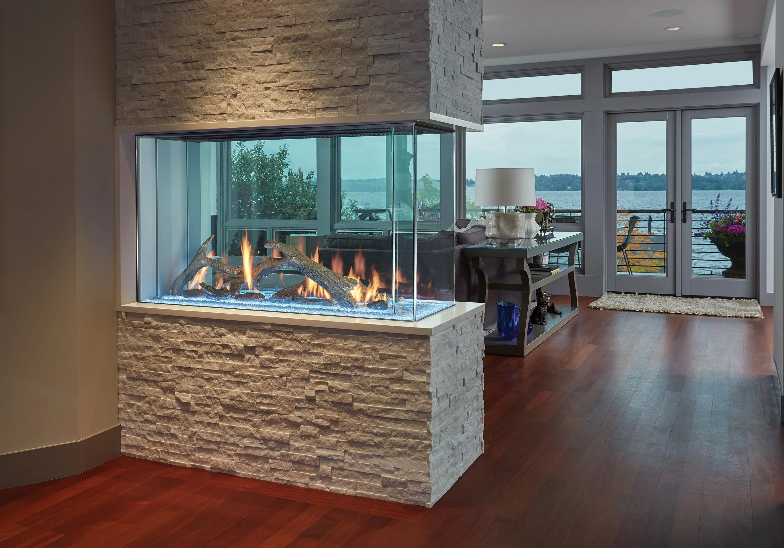 Pier style DaVinci gas fireplace