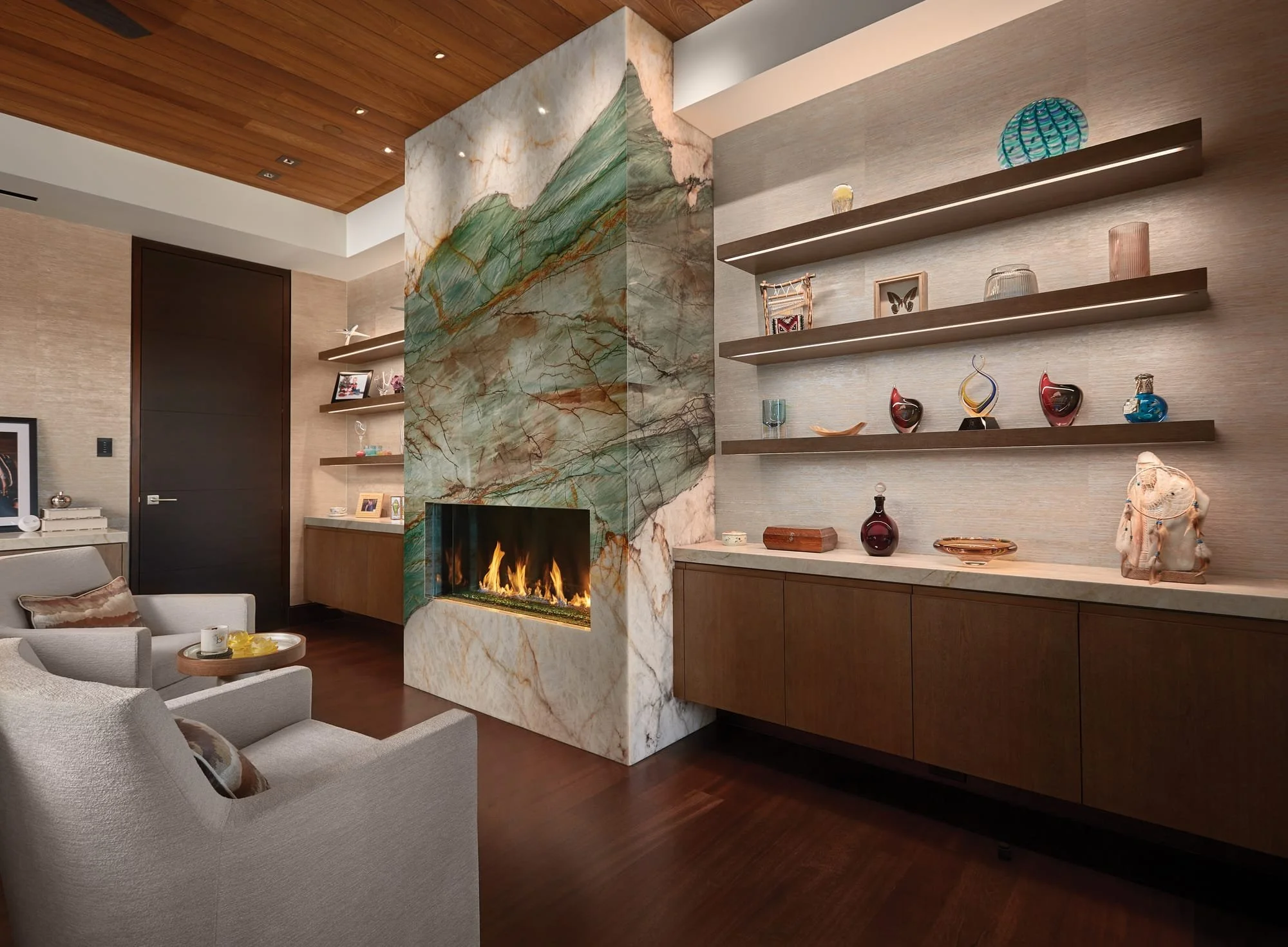 DaVinci single-sided modern gas fireplace in a green marble wall