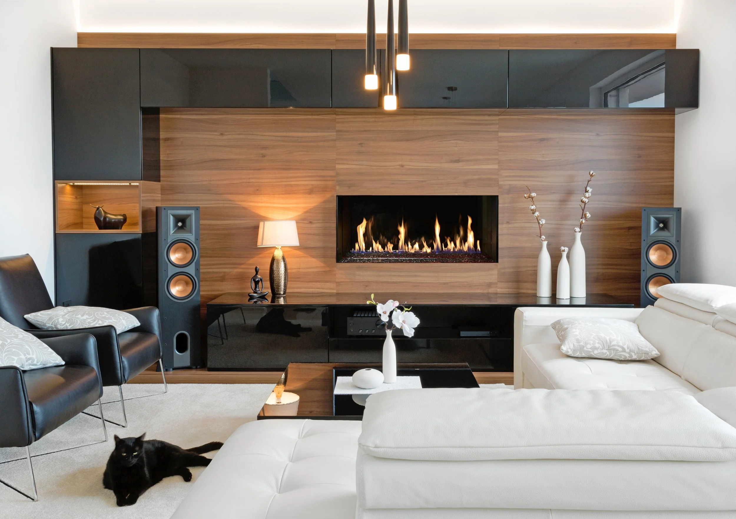 single sided DaVinci gas fireplace in modern living space