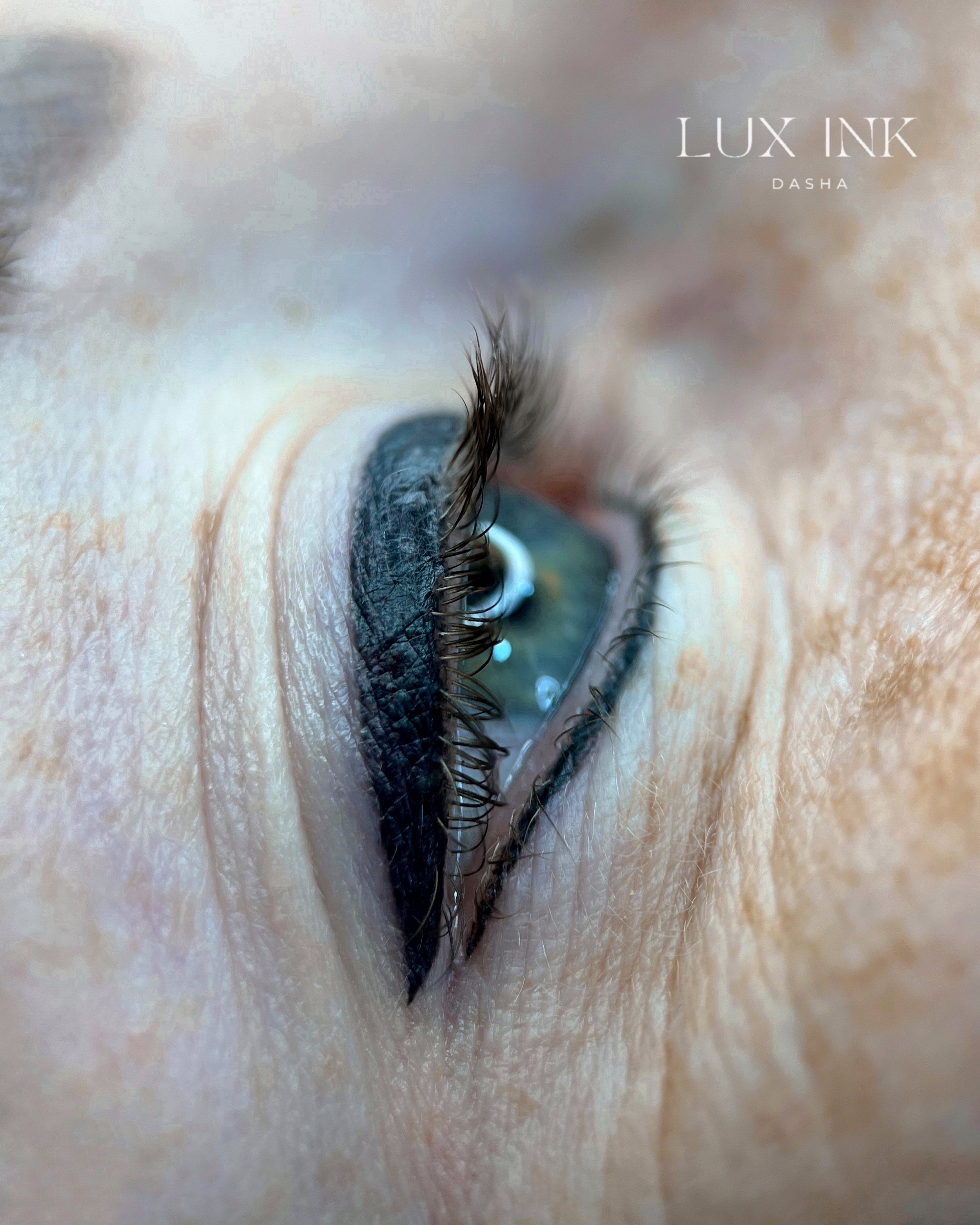 Top and Bottom Eyeliner