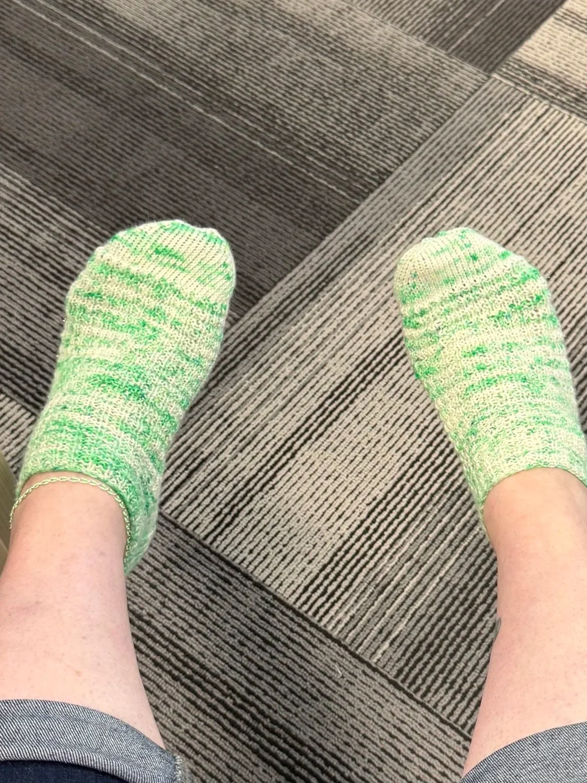 Knit socks (and proof that I can make a pair and not just one!)
