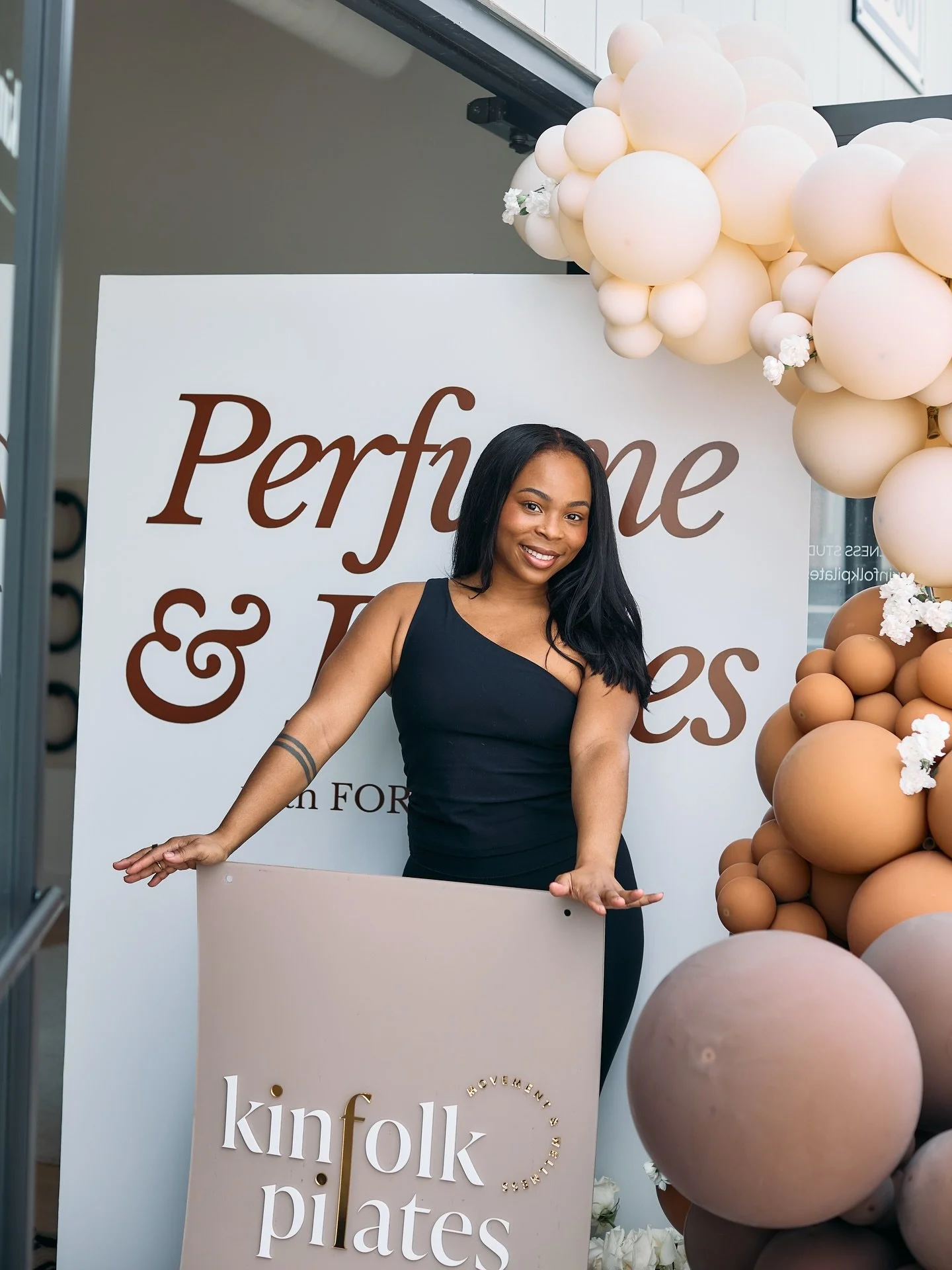 Perfume and Pilates : a match made in wellness heaven. We hosted a beautiful experience with @jackieaina 
 and @forvrmood at @kinfolkpilates in Atlanta, blending scent, movement, and mindfulness. I had sooooooo much fun, I love doing events, it defin