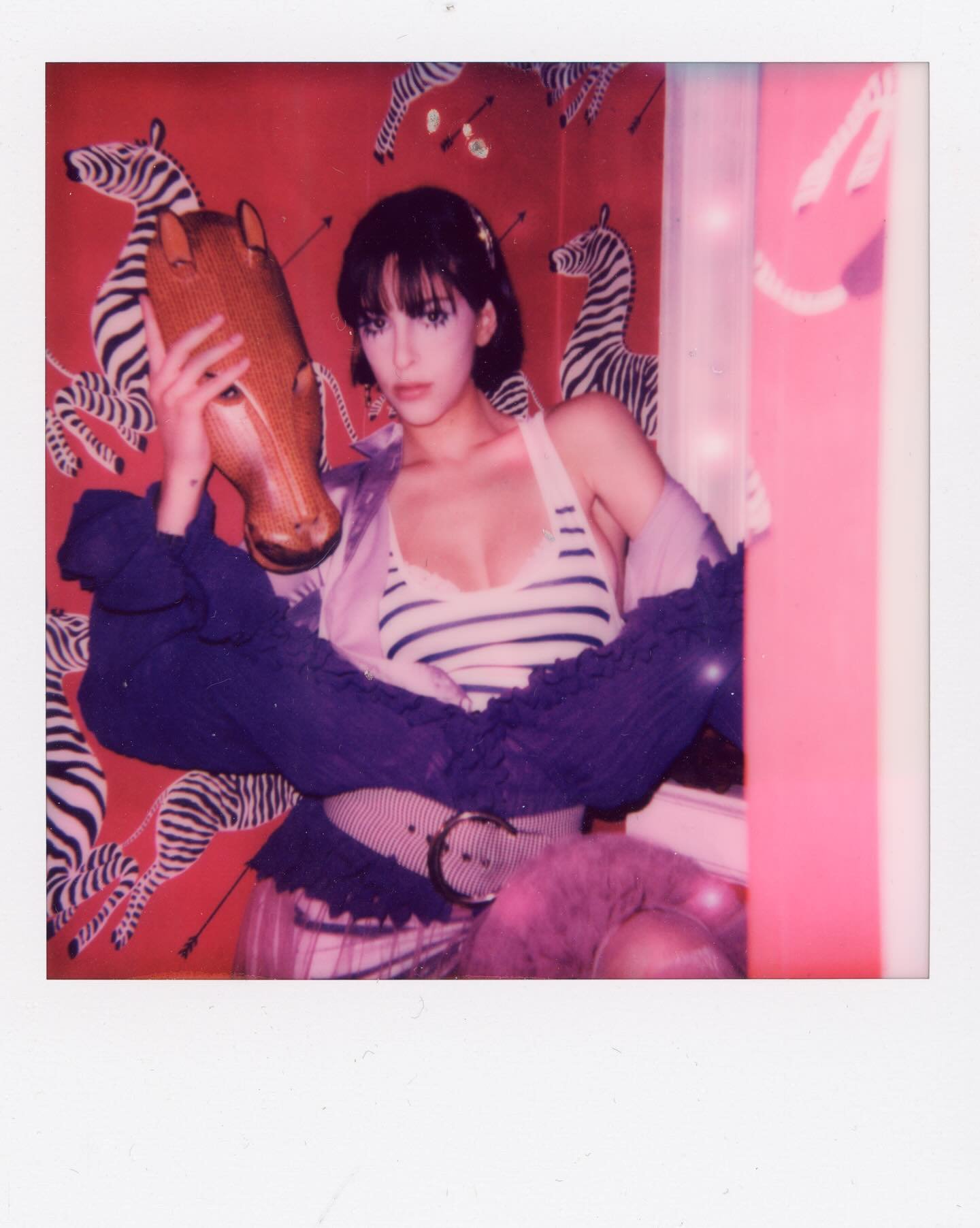 Shoot on Polaroid

#polaroids #editorialphotography #fashionphotography #bts #polaroidphotography