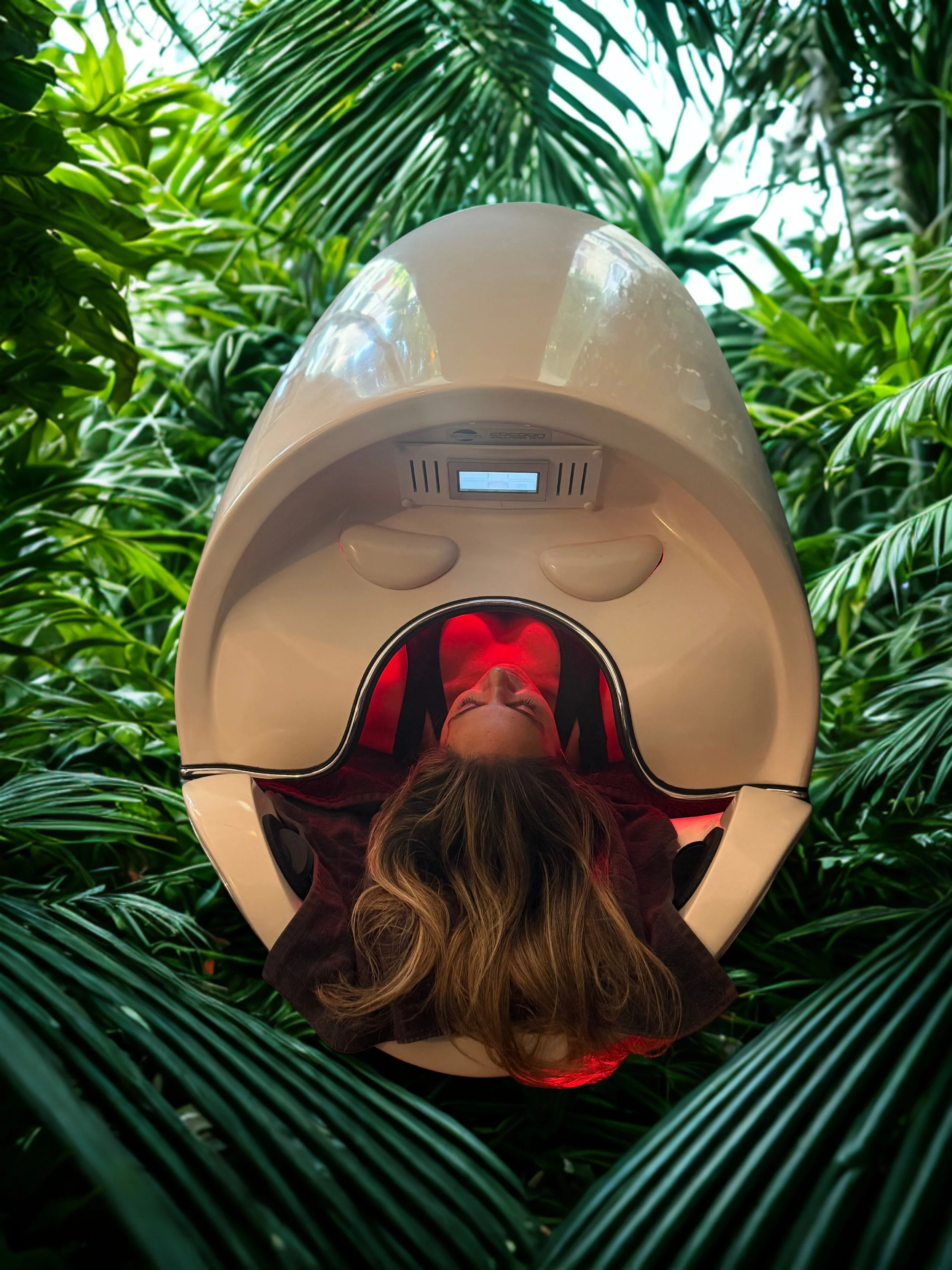 Crystal detox pod treatment at Shapetress Santa Monica for lymphatic detox, relaxation, and full-body rejuvenation.