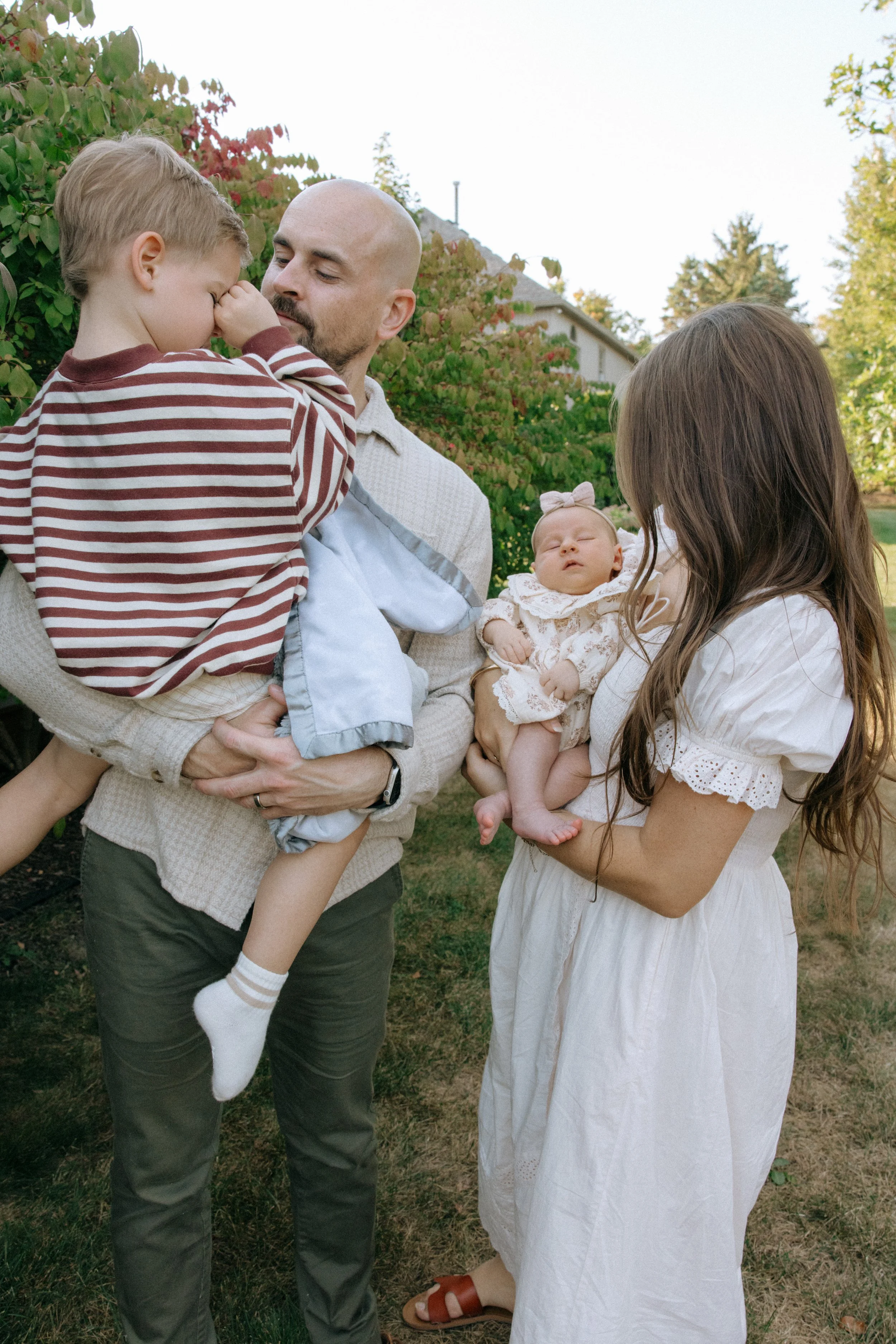 kelsey-bauchle-photo-backyard-newborn-family28.jpg