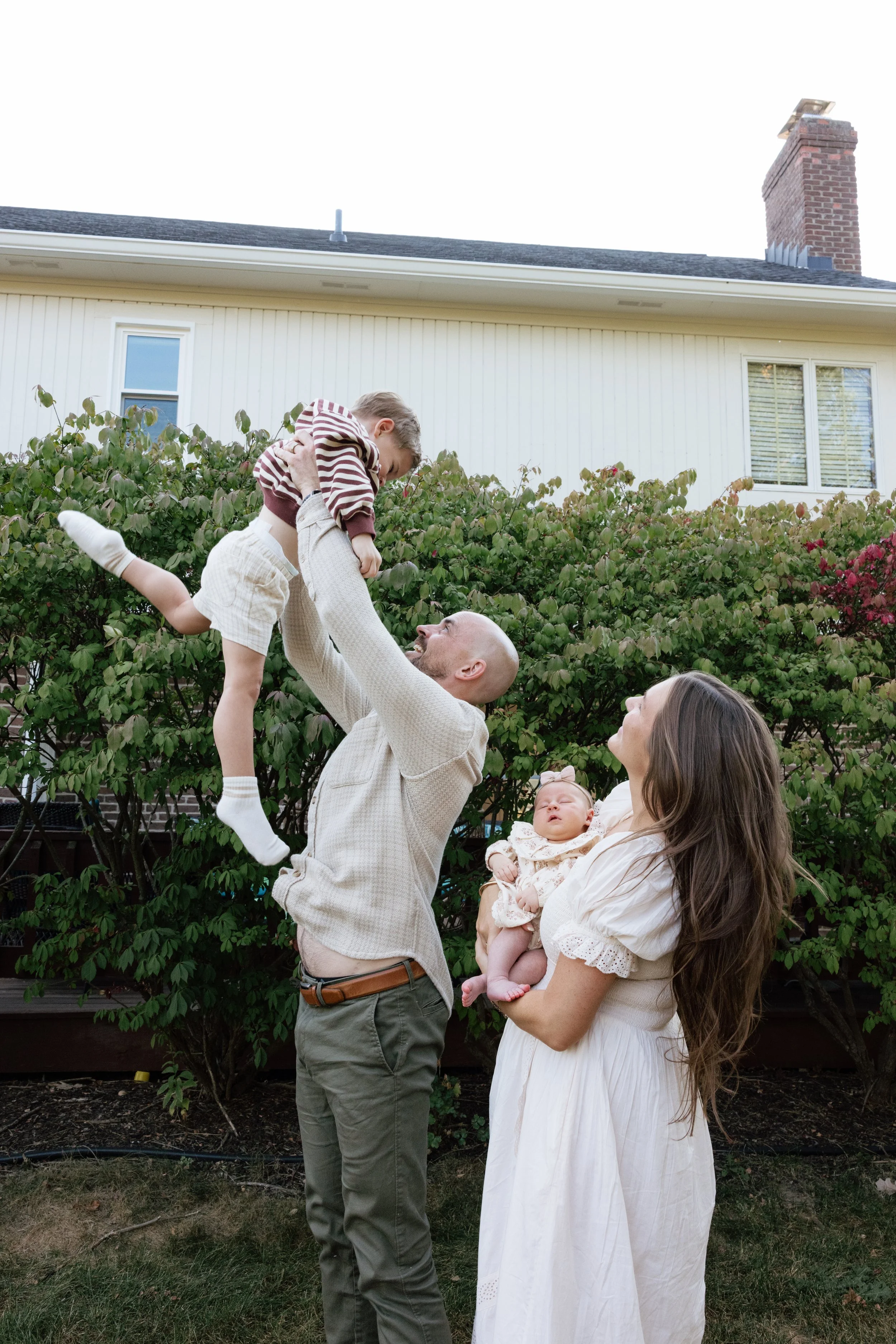 kelsey-bauchle-photo-backyard-newborn-family29.jpg
