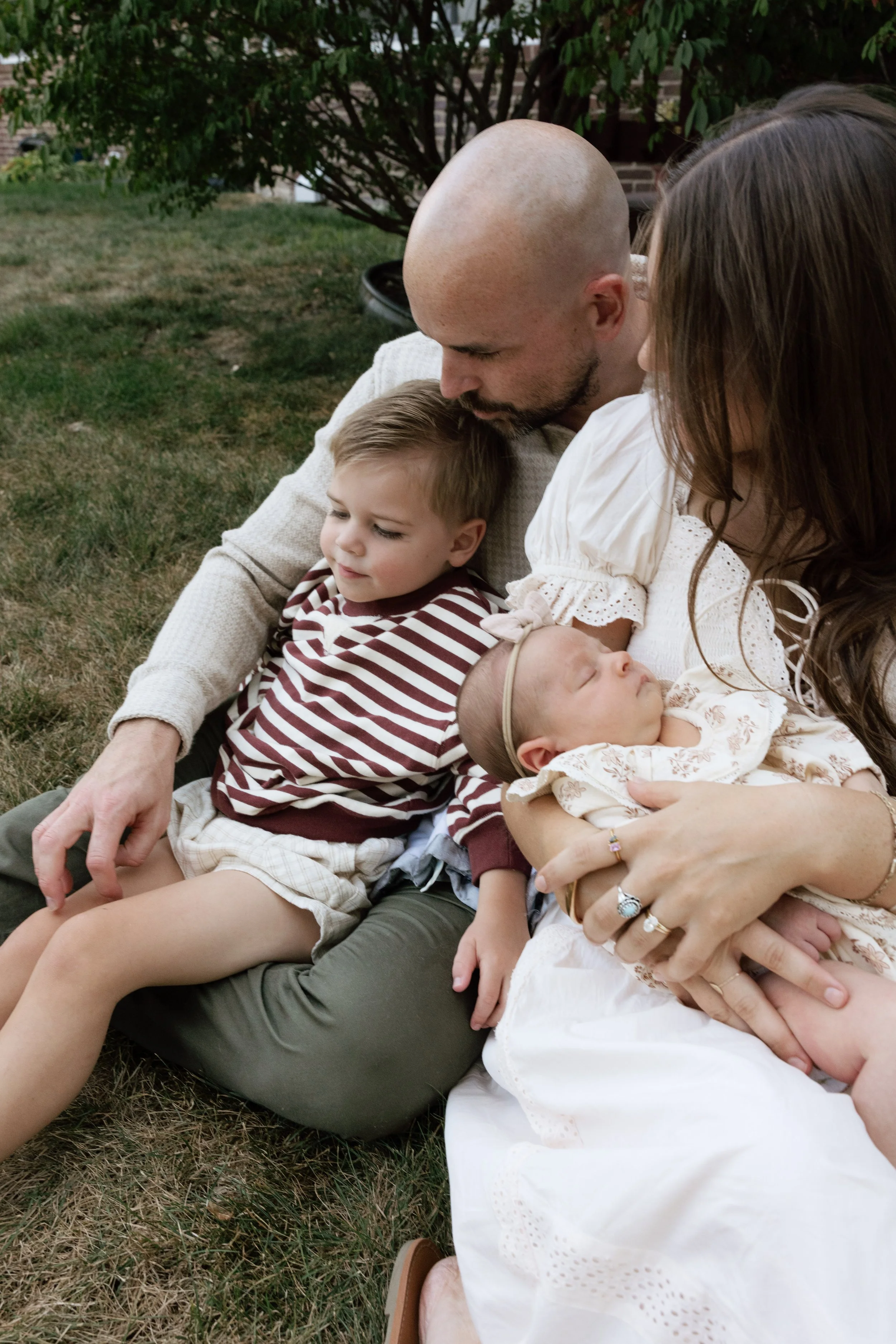kelsey-bauchle-photo-backyard-newborn-family31.jpg