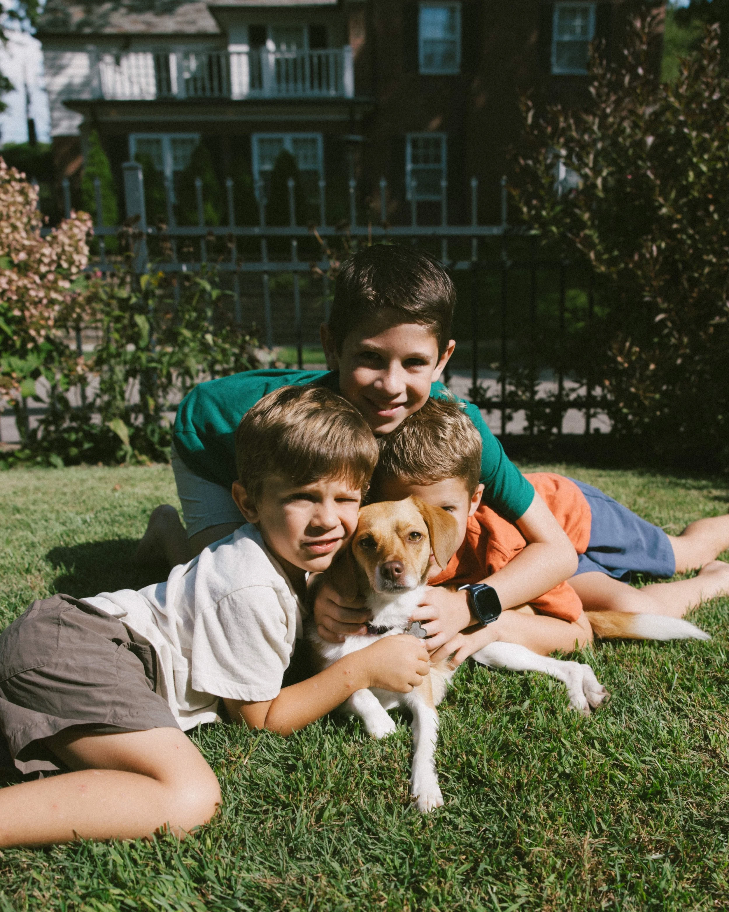 TEN TOES DOWN Encouraging play forever and alwaysssss. Backyard/side yard/driveway sessions bring out a playfulness that is unique to your kiddos personalities: exhibit A