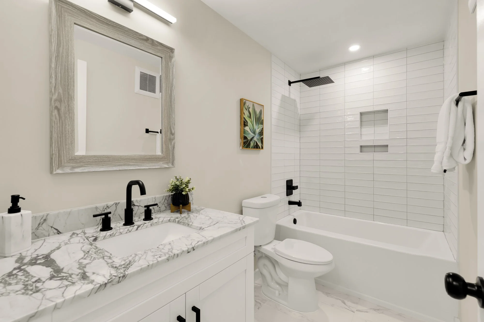 2606 41st St NW 6-0013.jpg