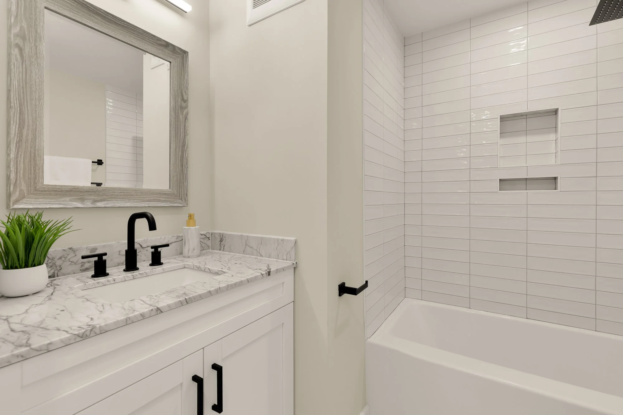 2606 41st St NW 5-0017.jpg