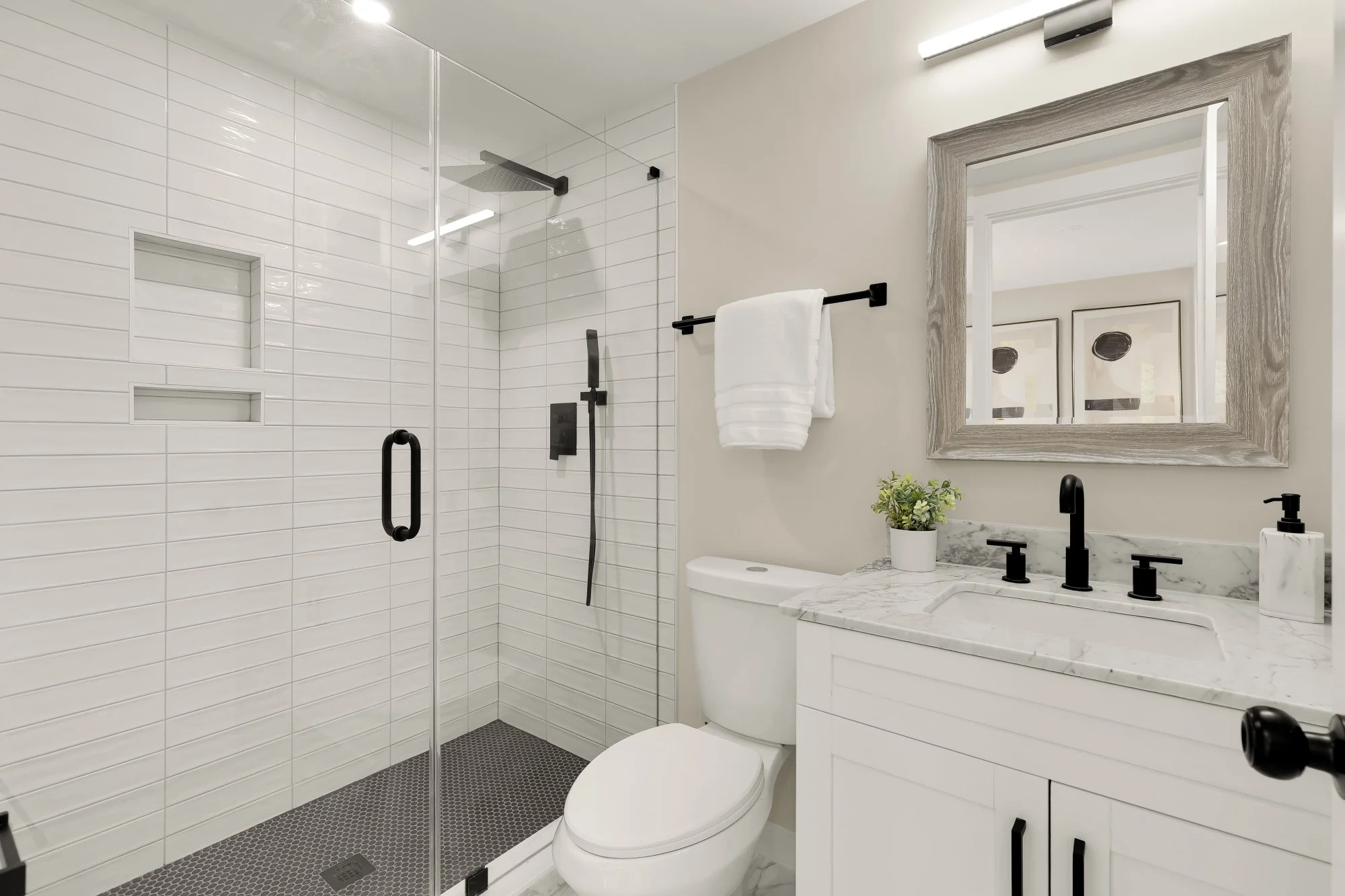 2606 41st St NW 6-0020.jpg