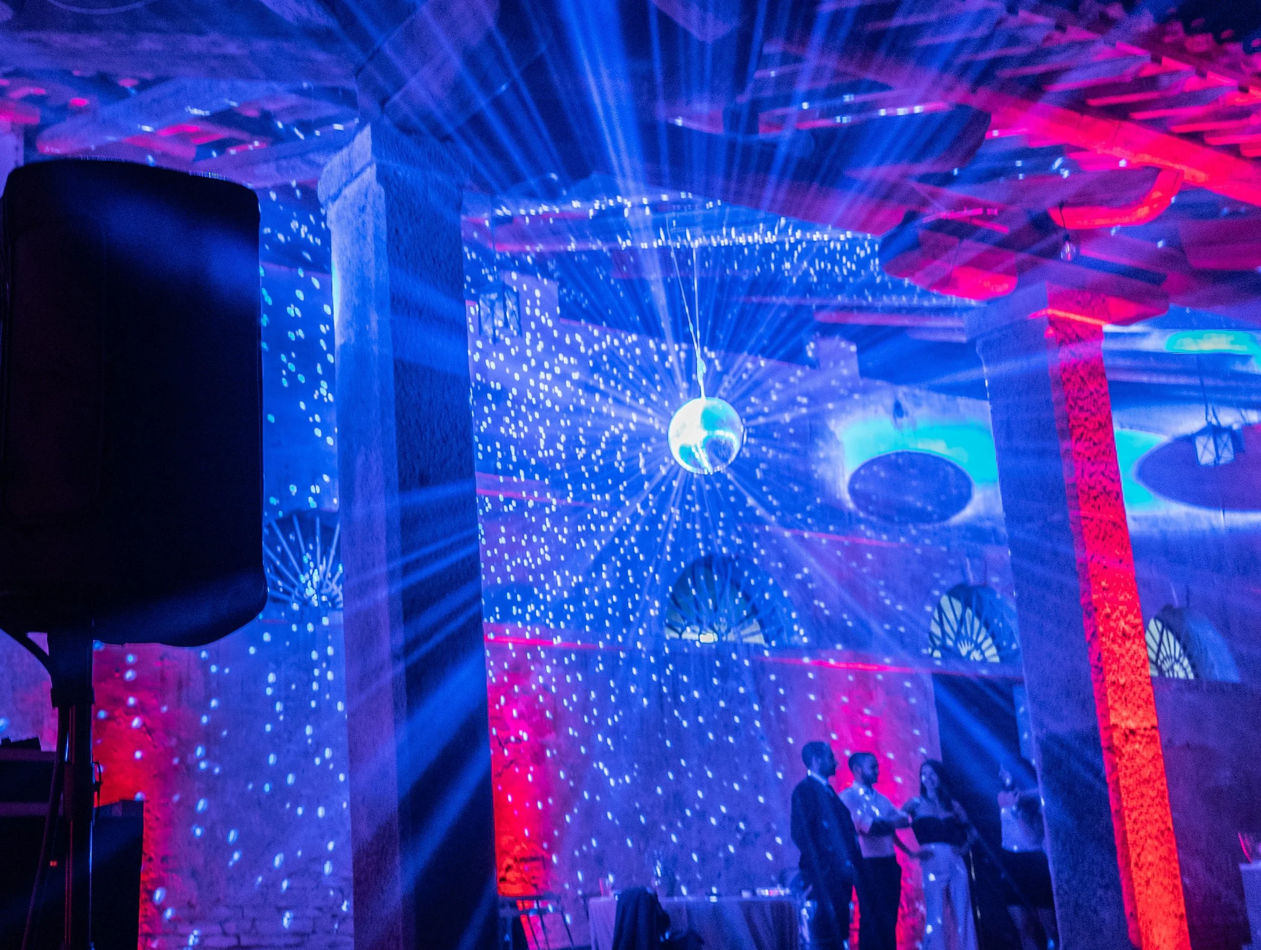 ILLUMINAZIONE PORTICATO FESTA (5).jpg