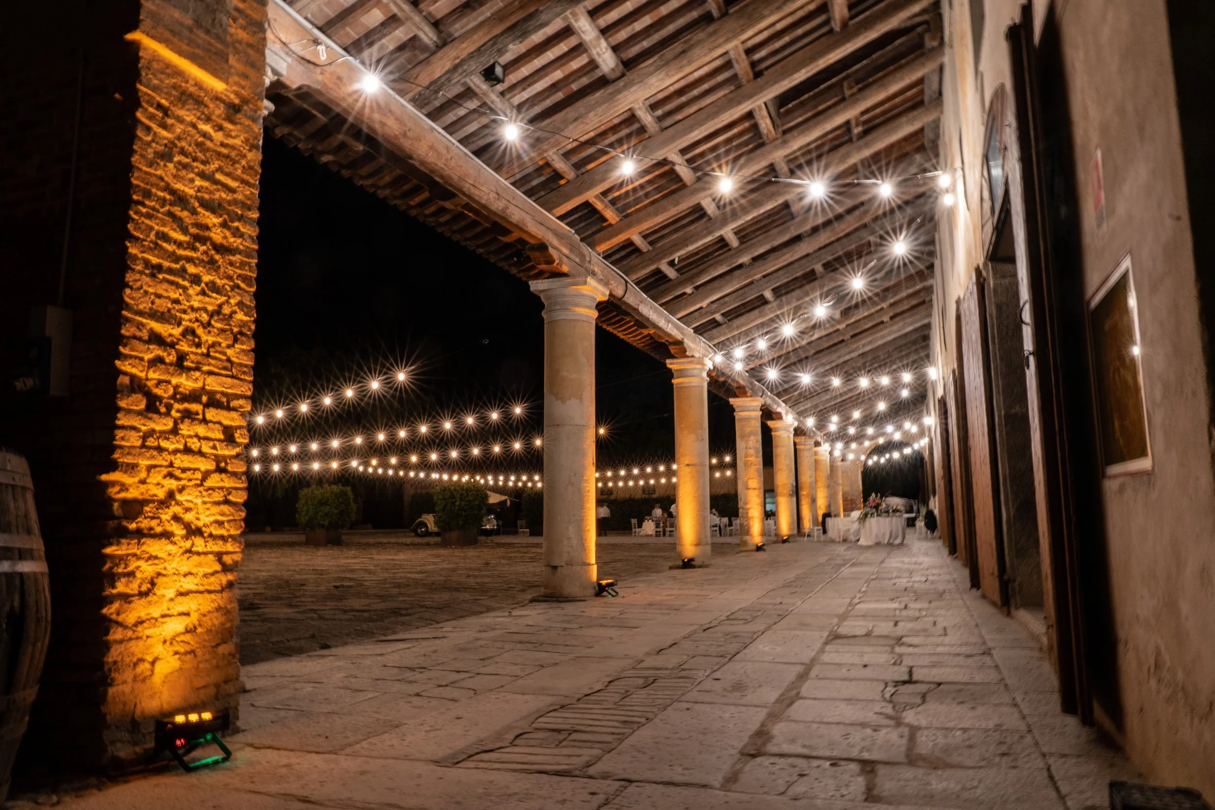 ILLUMINAZIONE CATENARIE PORTICATO.jpg