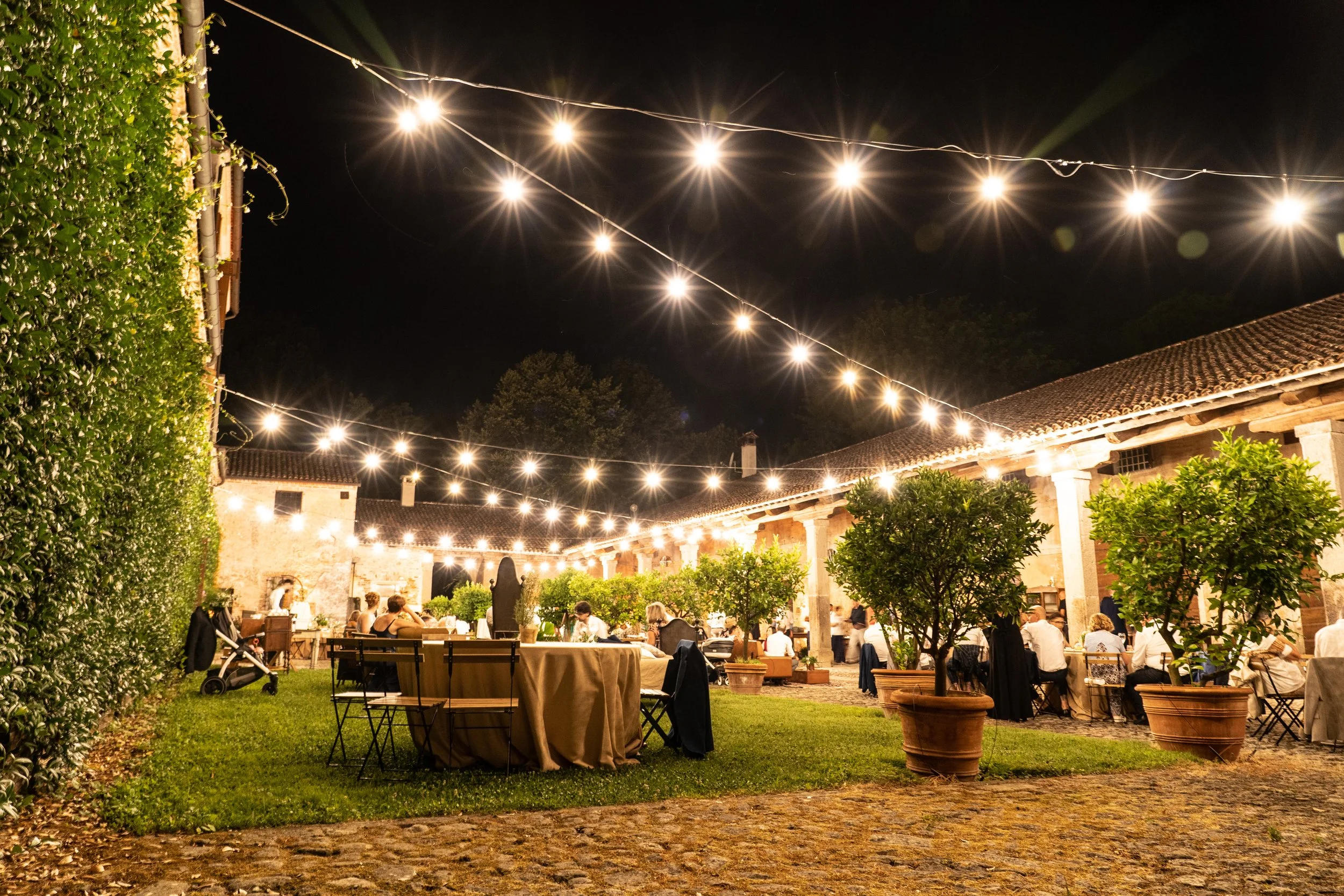ILLUMINAZIONE CATENARIE CORTILE (5).jpg