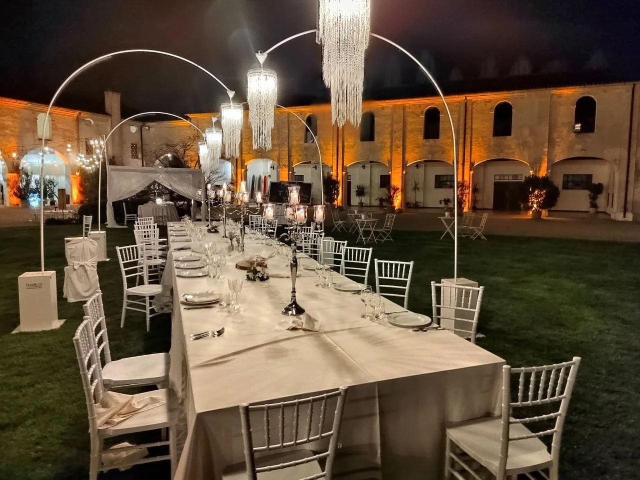 FIORI DI LUCE TAVOLO IMPERIALE.JPG