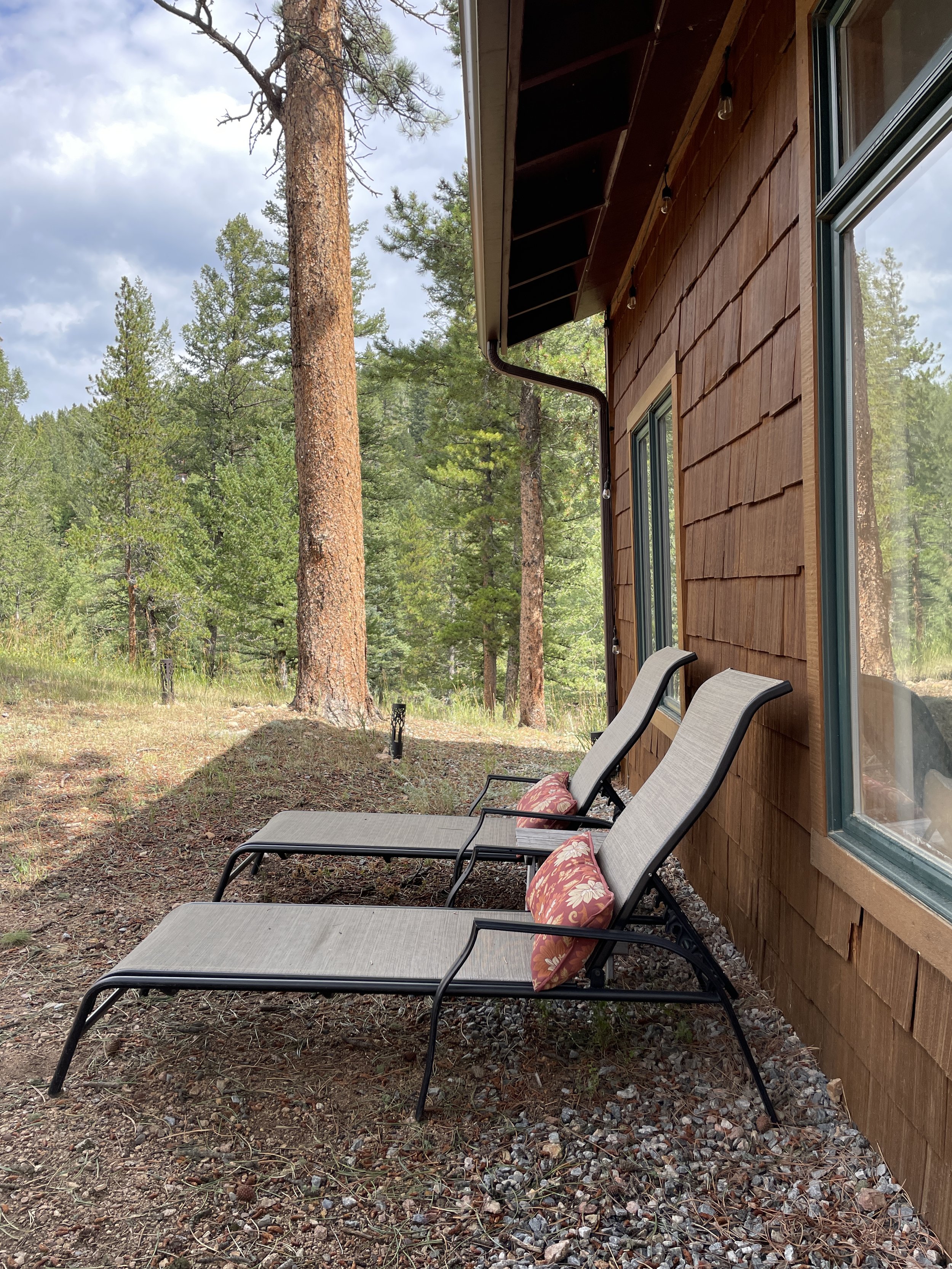 outdoor lounge chairs at the Zen Mountain cabin rental