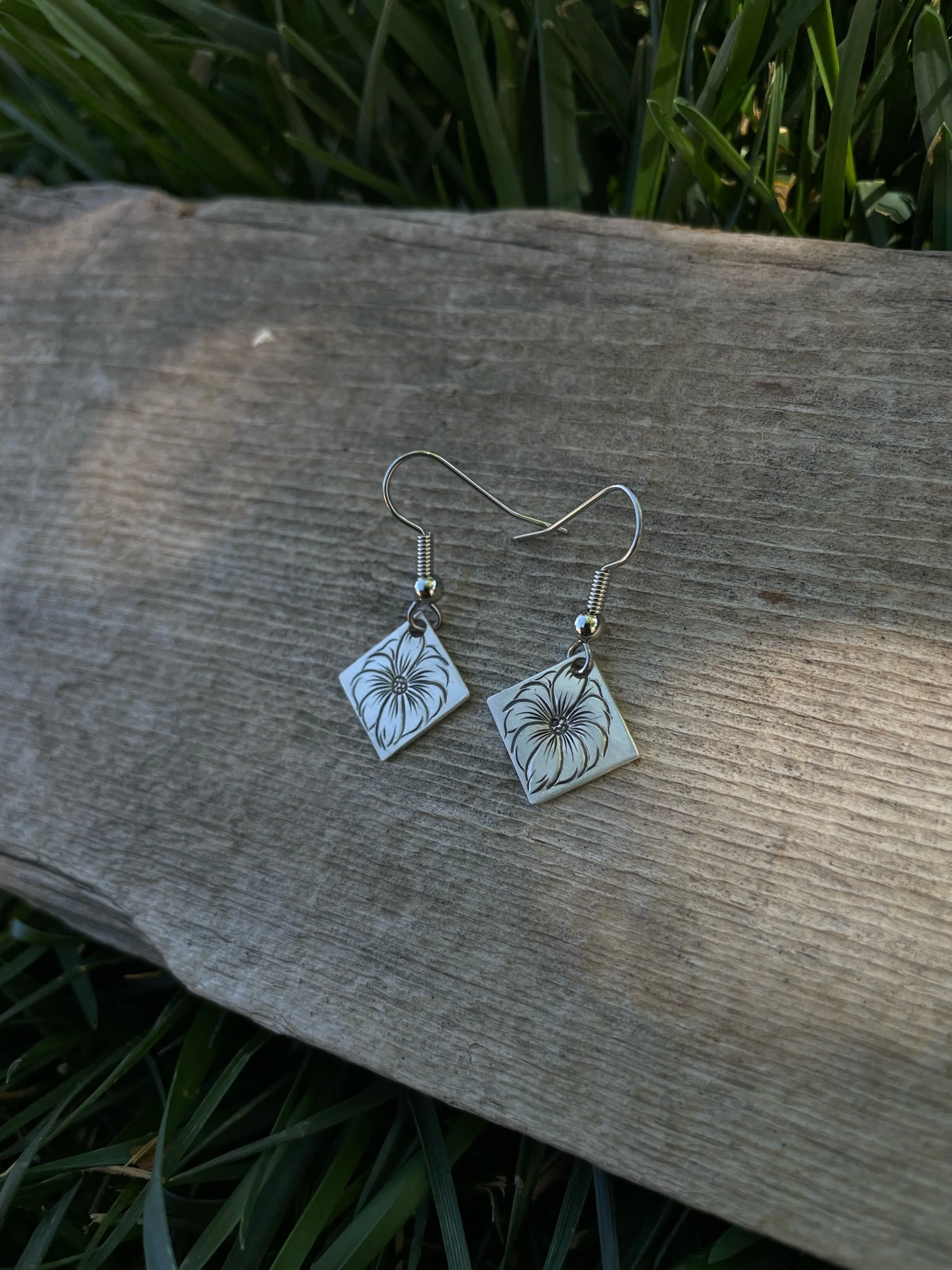 Engraved Flower Earring