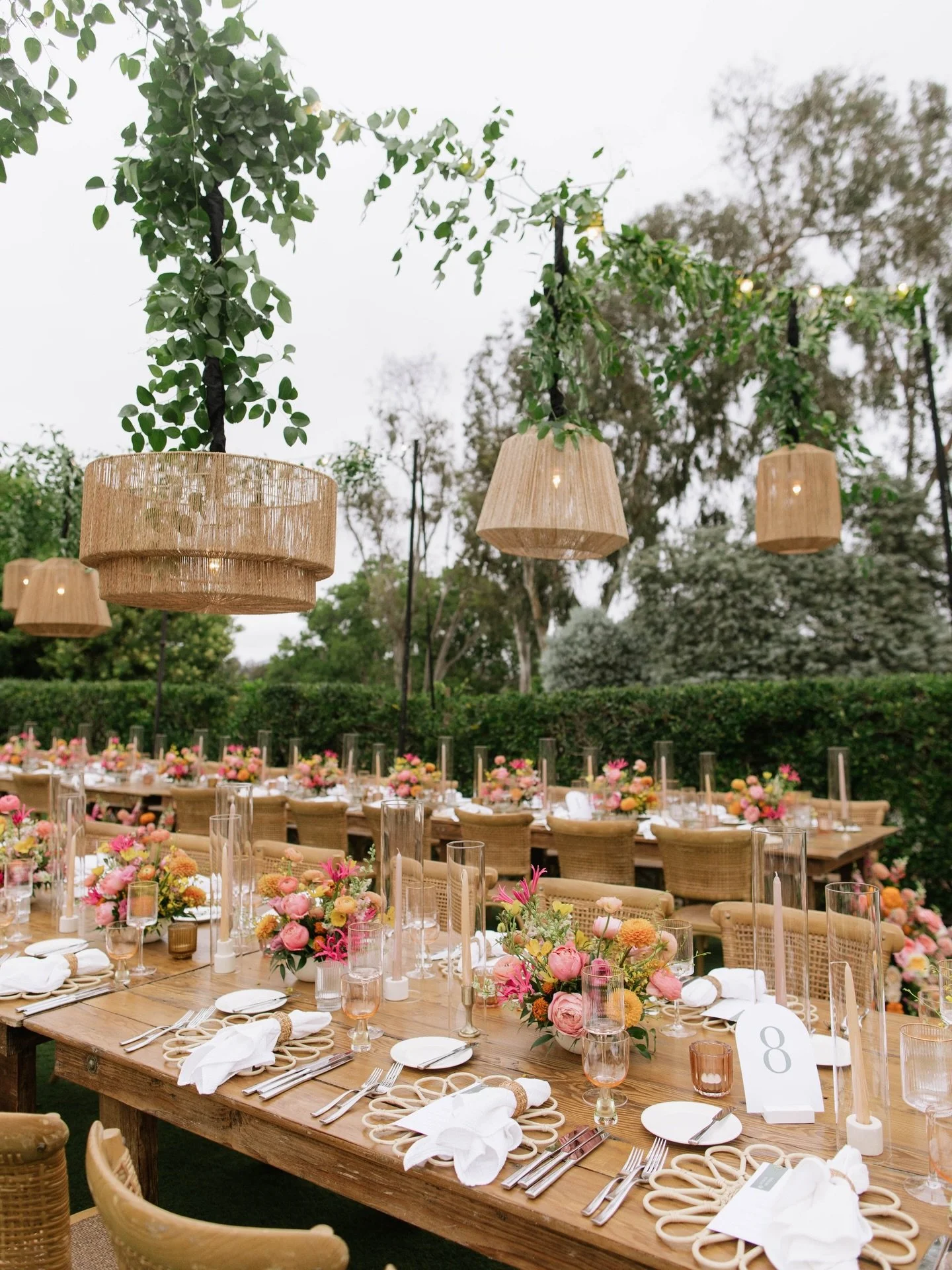 The Reception | Beautiful pops of color that transitioned perfectly from golden hour into candle light. 

second for @sisterleephotography