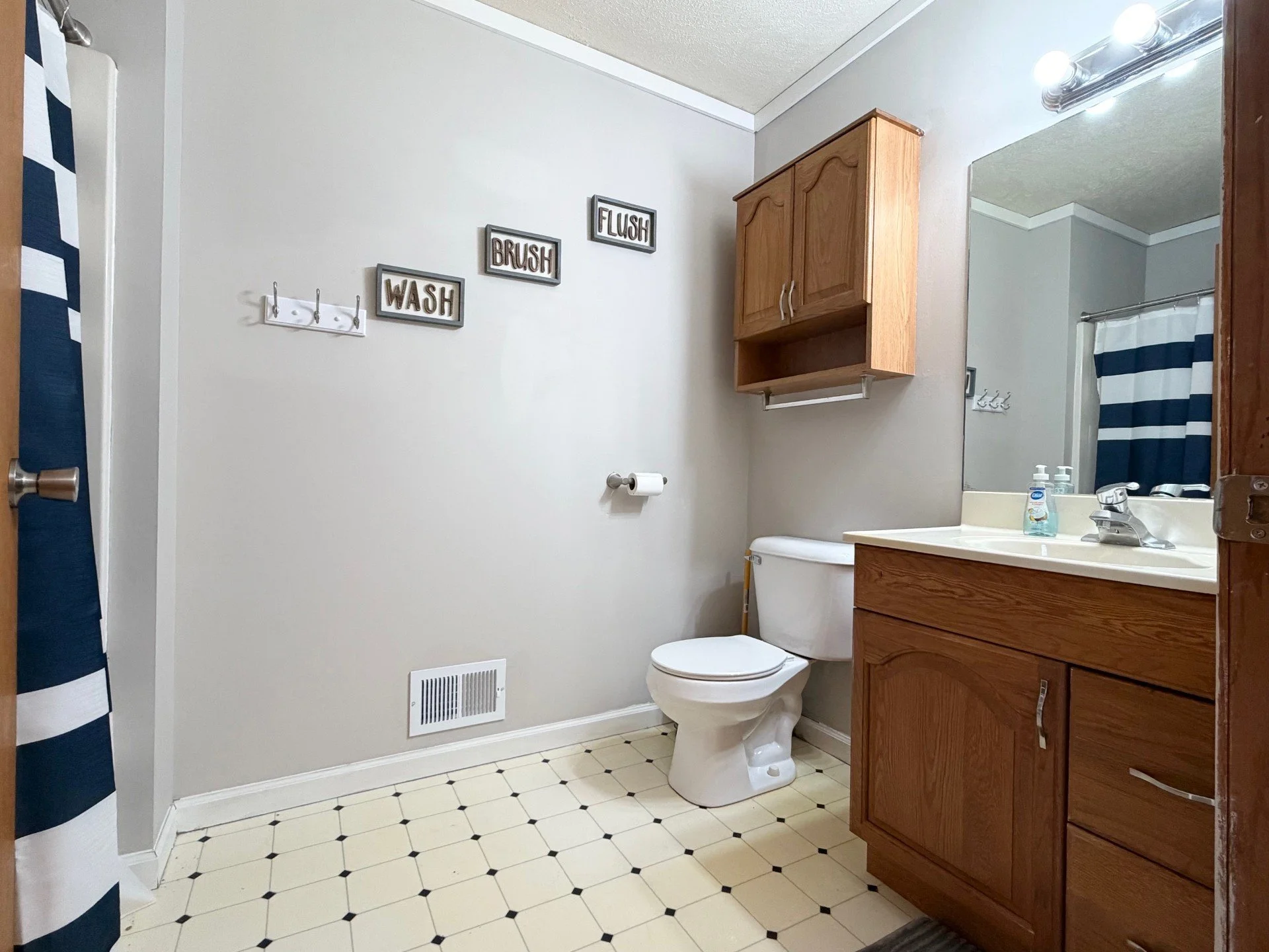 Guest Bath Upper.jpg