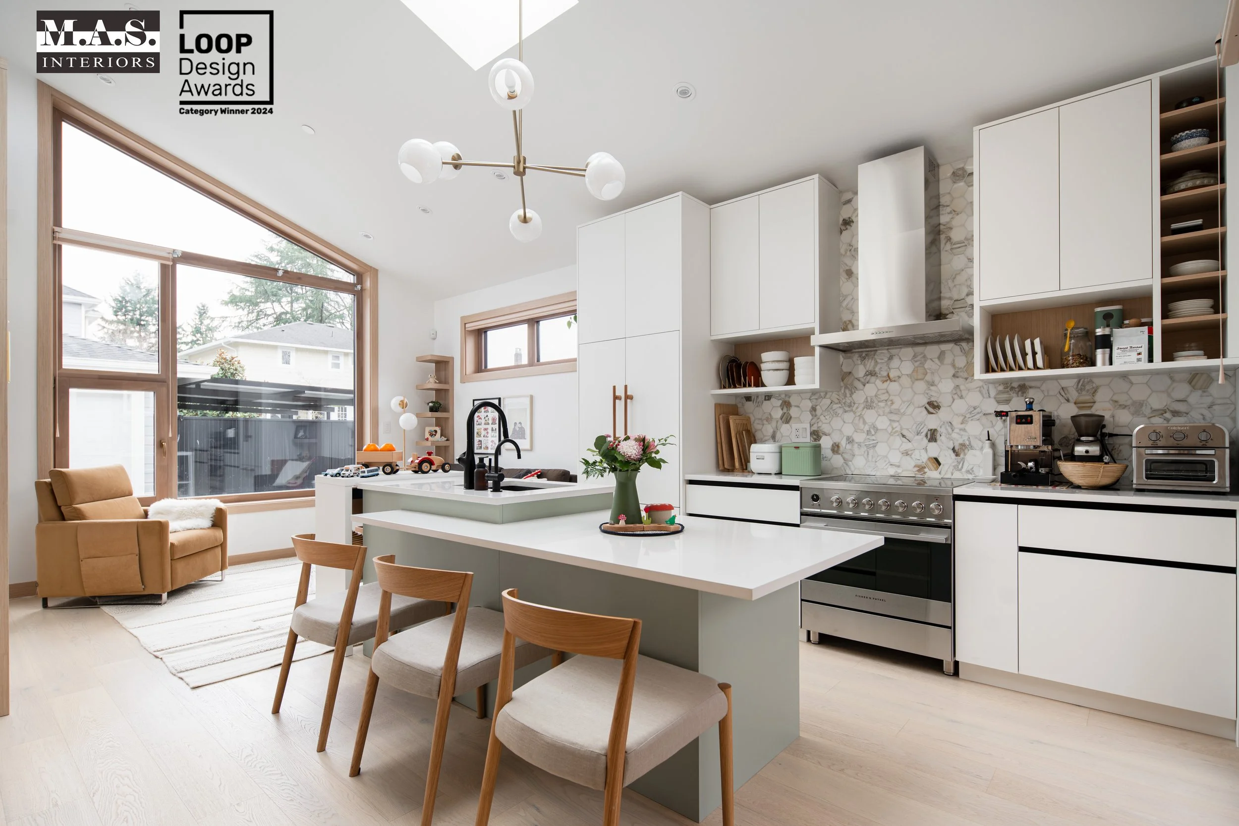 Modern living room interior design by M.A.S. Interiors, Vancouver