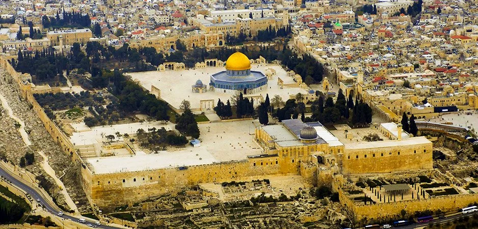 The Virtues of the Sacred Land of the Masjid al-Aqsa Compound and What Surrounds It