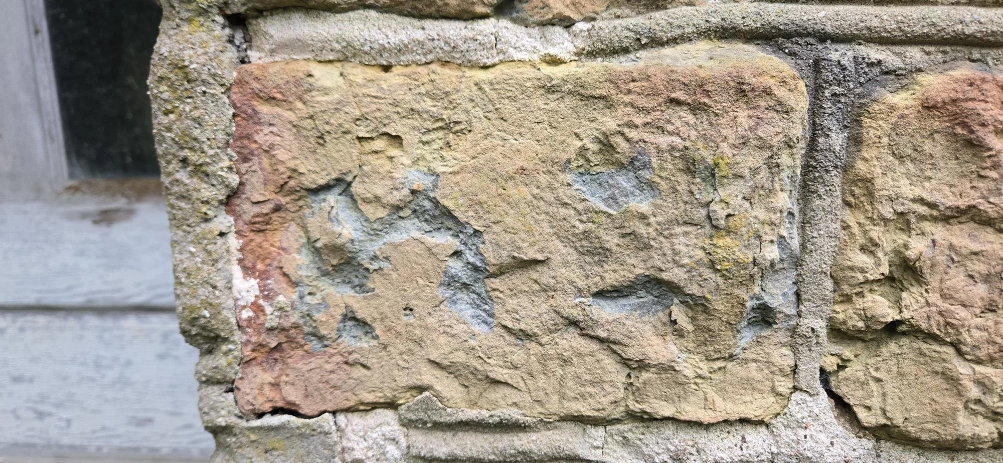 One stone block, close up. 