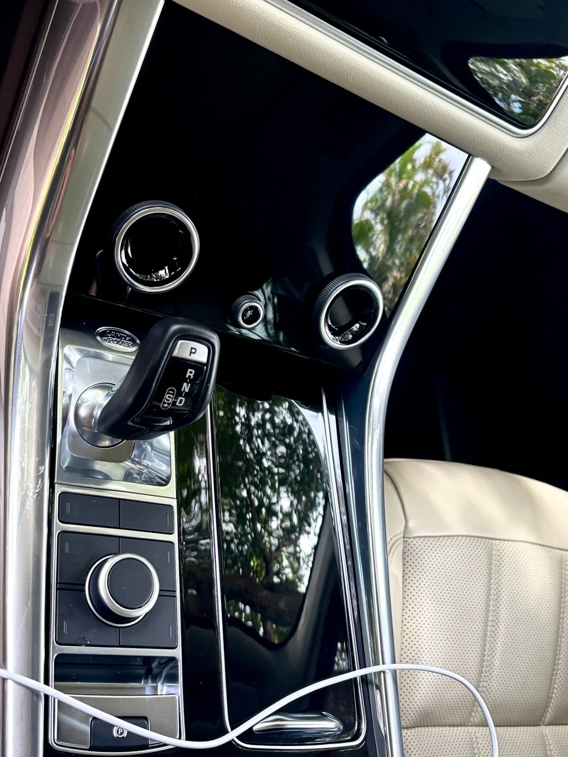 range-rover-center-console-after-interior-detail-north-naples-fl