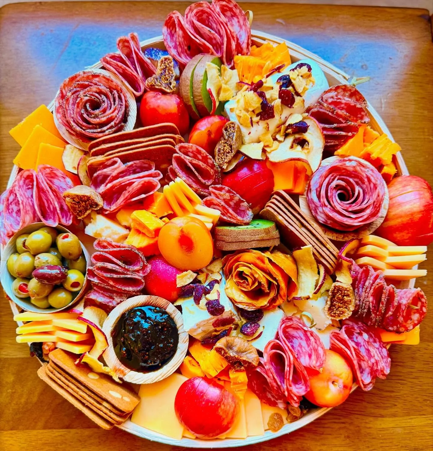 A gourmet charcuterie board headed out for a realtor team&rsquo;s staff meeting &mdash; the best way to make any workday feel a little more delicious! 🧀🥖🍇

This fall-inspired masterpiece is also the perfect centerpiece for your Friendsgiving and T