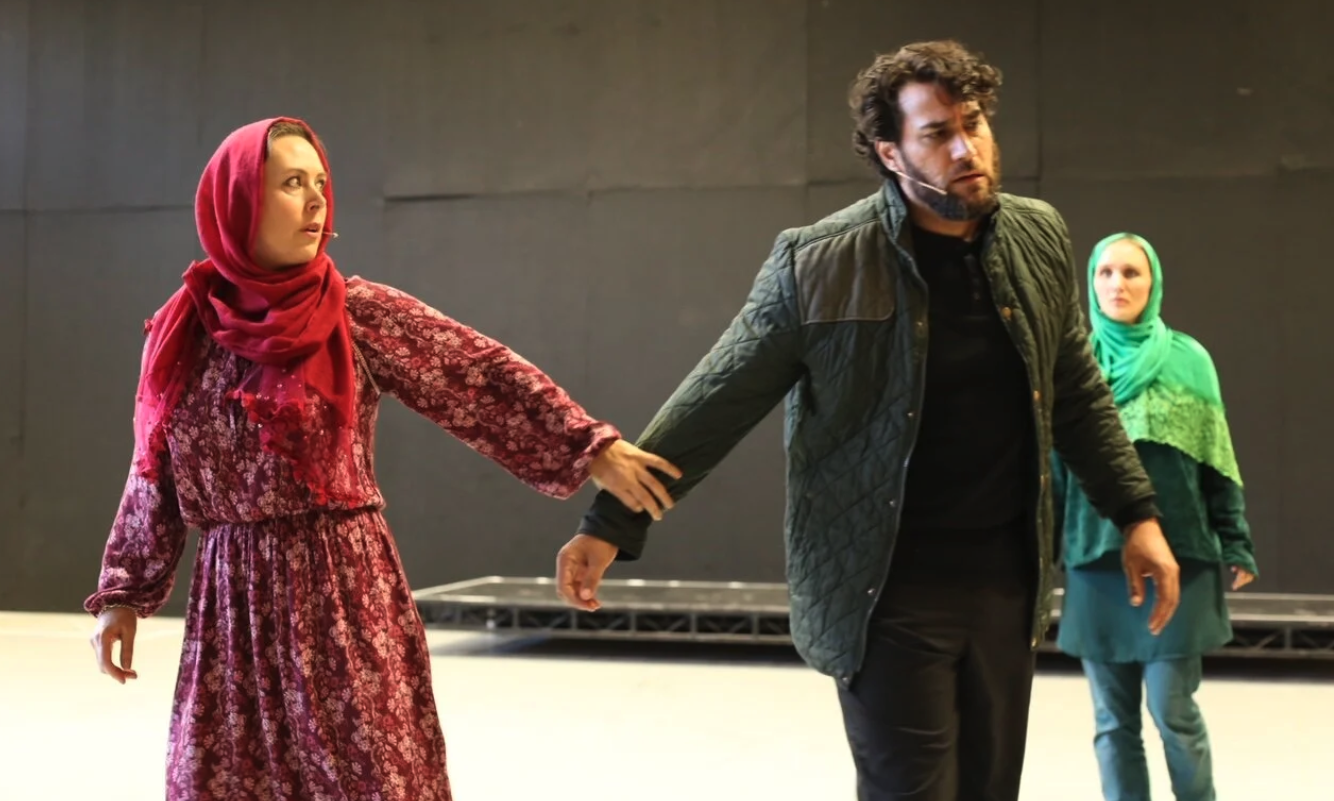 Kristin Darragh, Phillip Rhodes and Elizabeth Mandeno. Du’a (Prayer) For Broken Shelter Workshop.