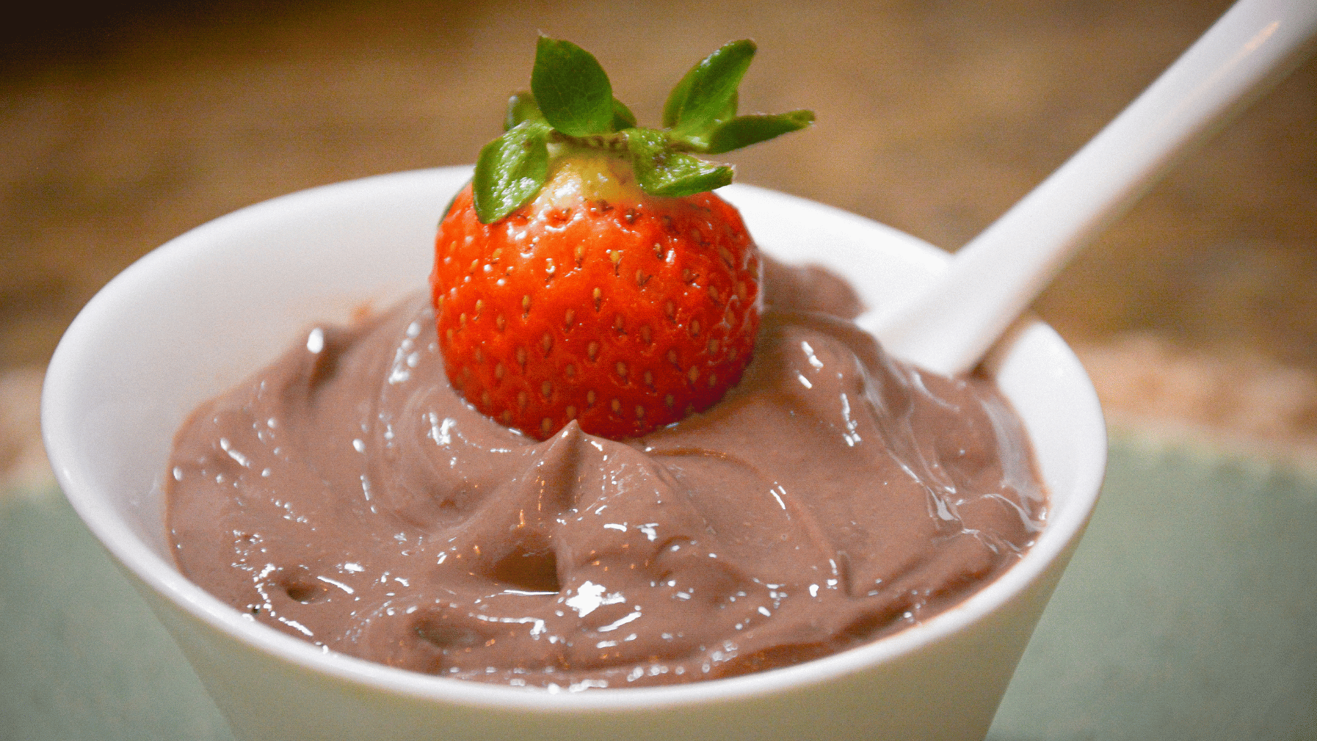 Mousse de chocolate alto en proteína (¡listo en 5 minutos!)